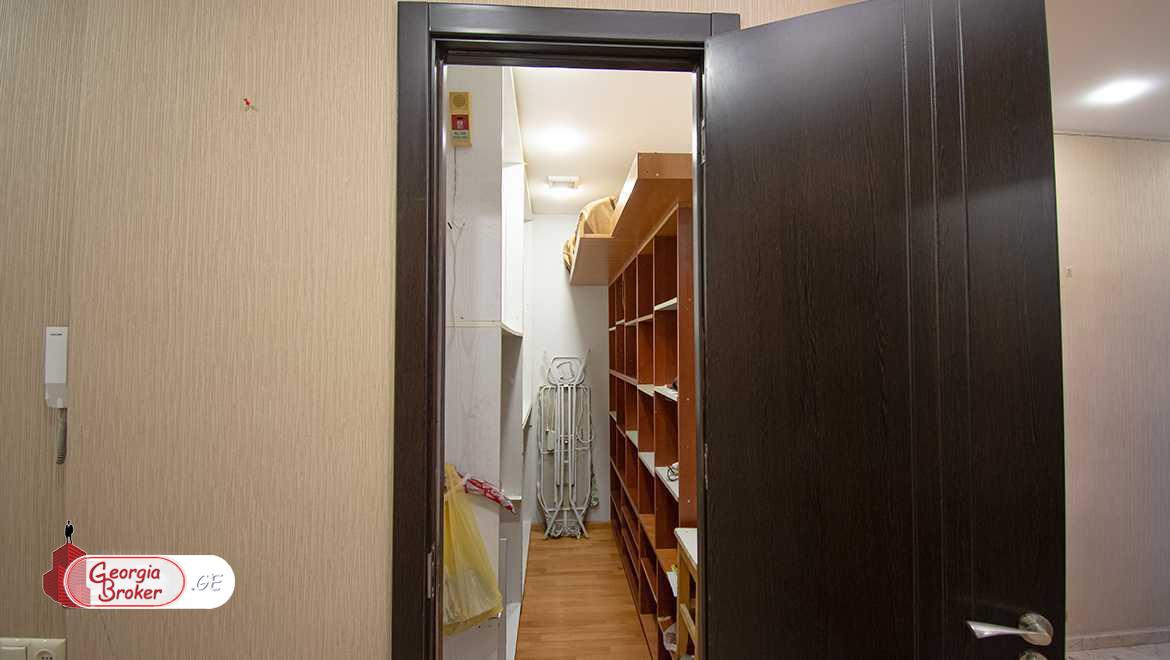 იყიდება ახალი გარემონტებული 4 ოთახიანი ბინა