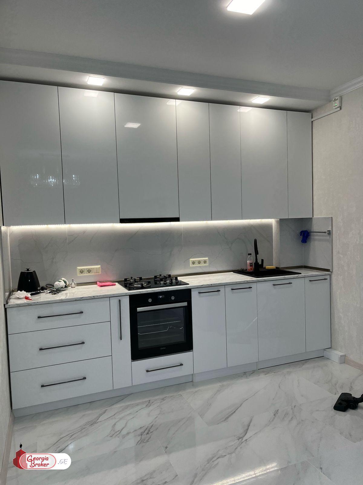 იყიდება ახალი გარემონტებული 2 ოთახიანი ბინა