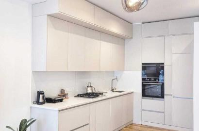 продается квартира с новым ремонтом 4-комнаты