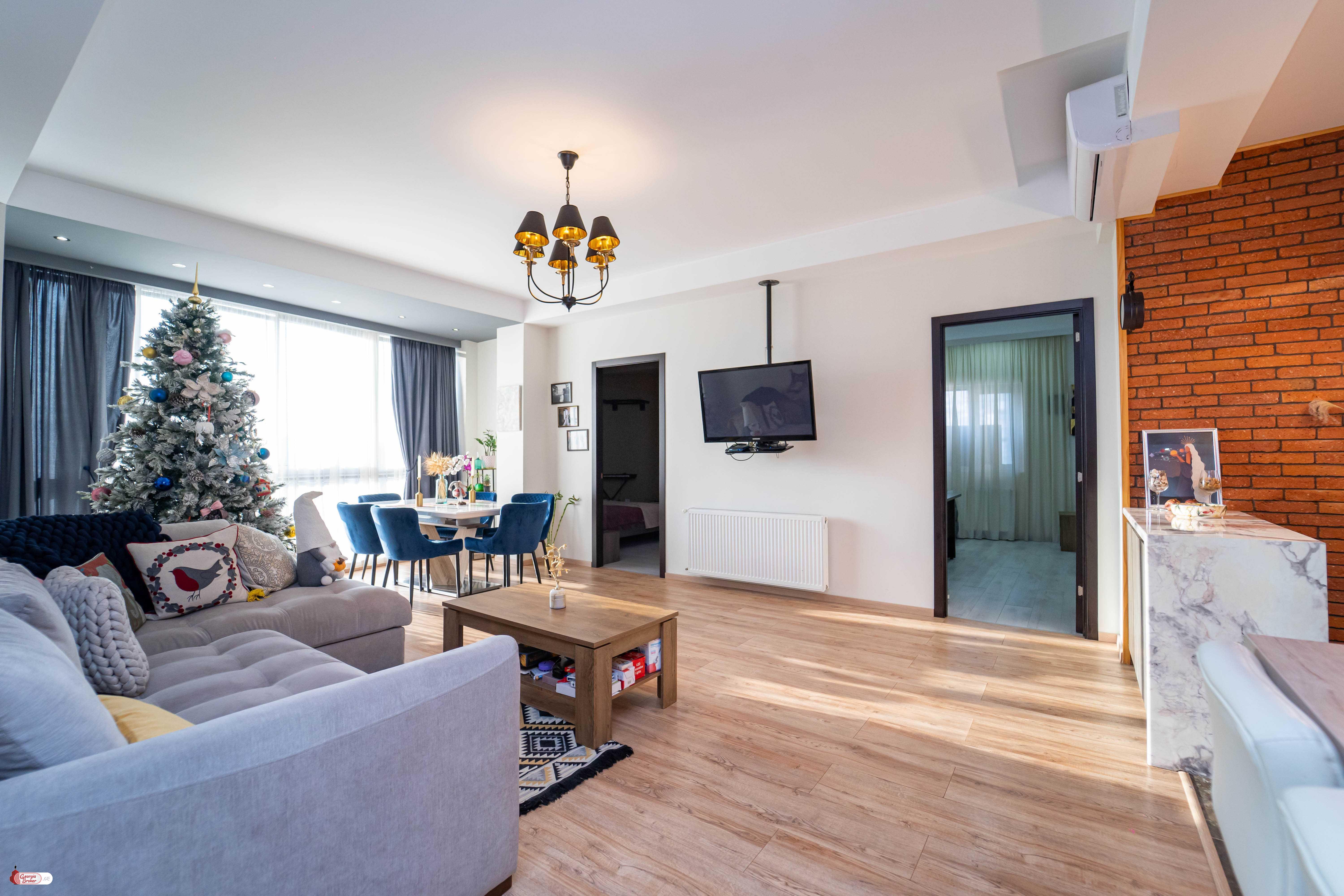 продается квартира с новым ремонтом 4-комнаты