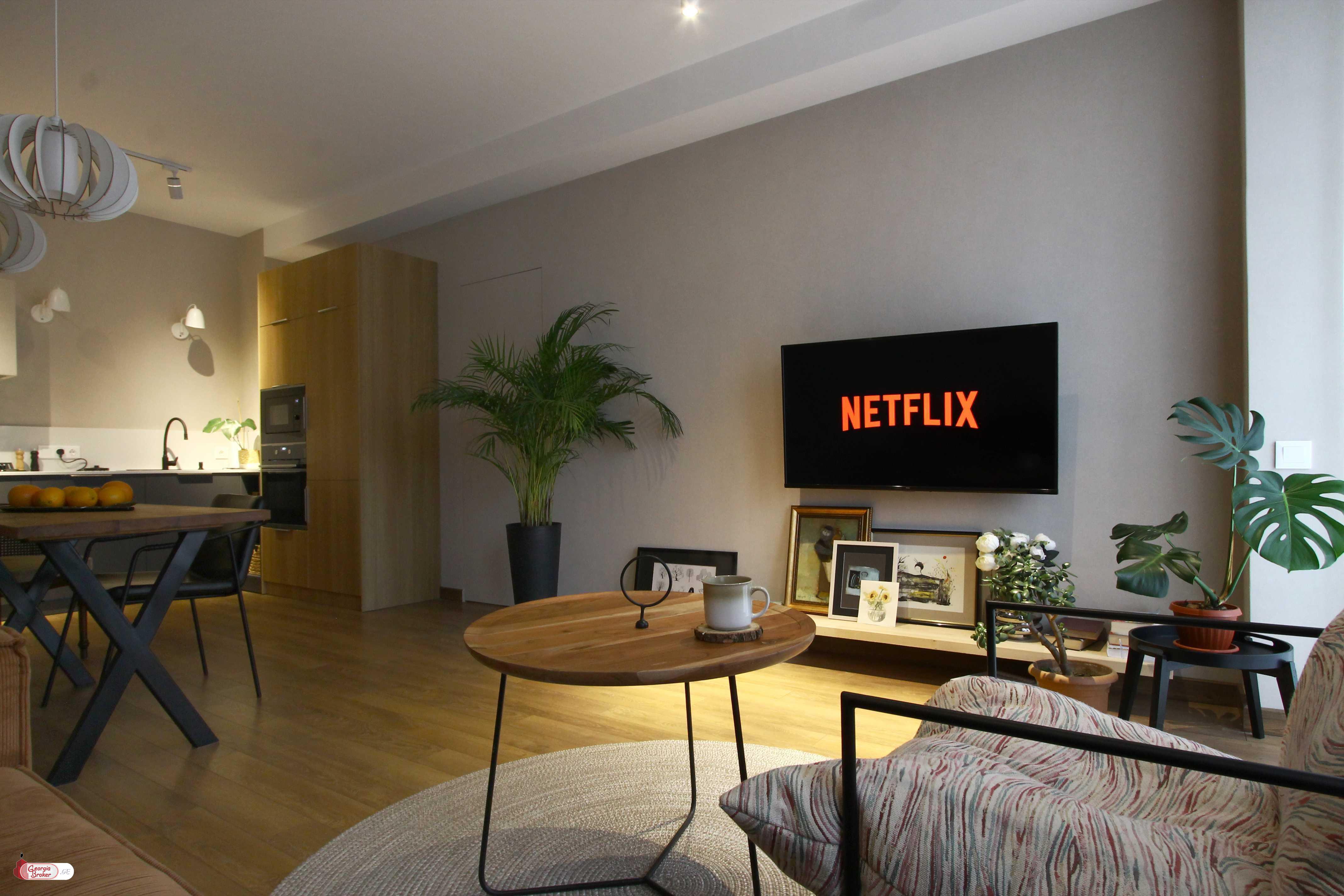 продается квартира с новым ремонтом 3-комнаты