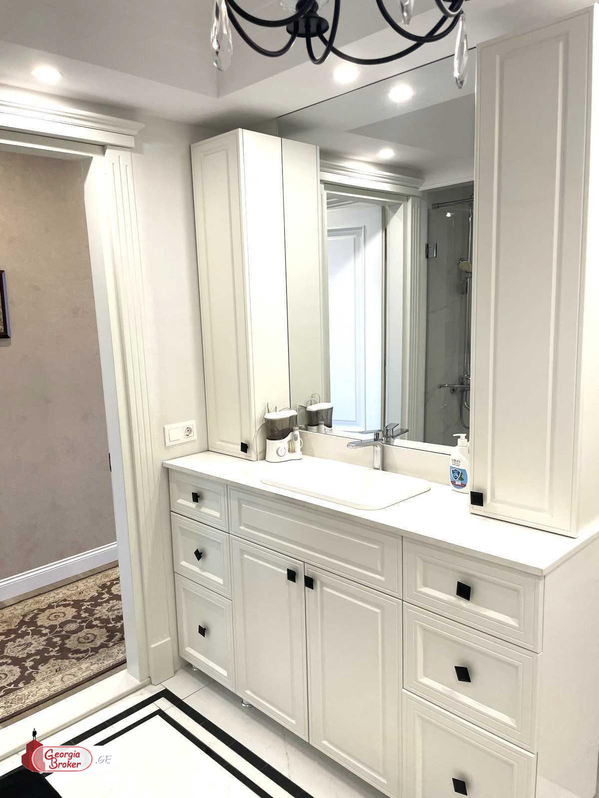 იყიდება ახალი გარემონტებული 7 ოთახიანი ბინა