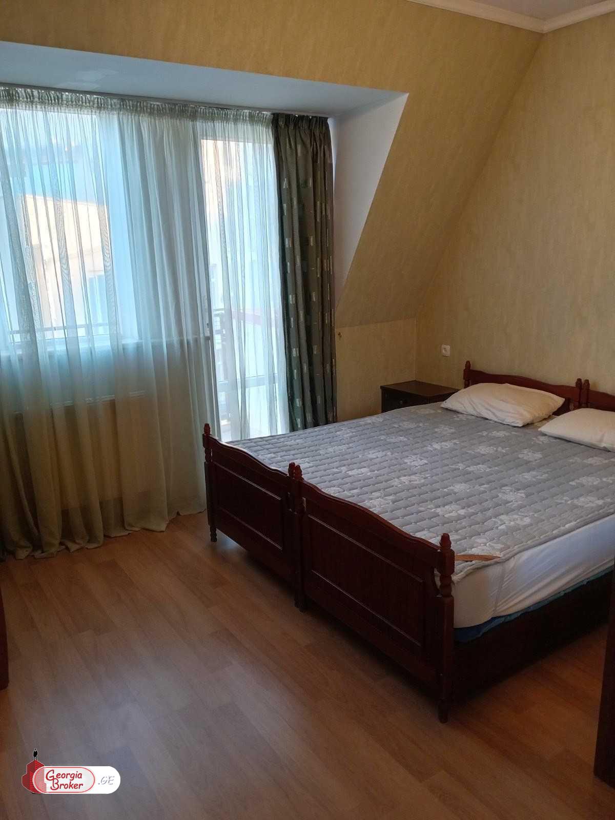 продается квартира с новым ремонтом 3-комнаты