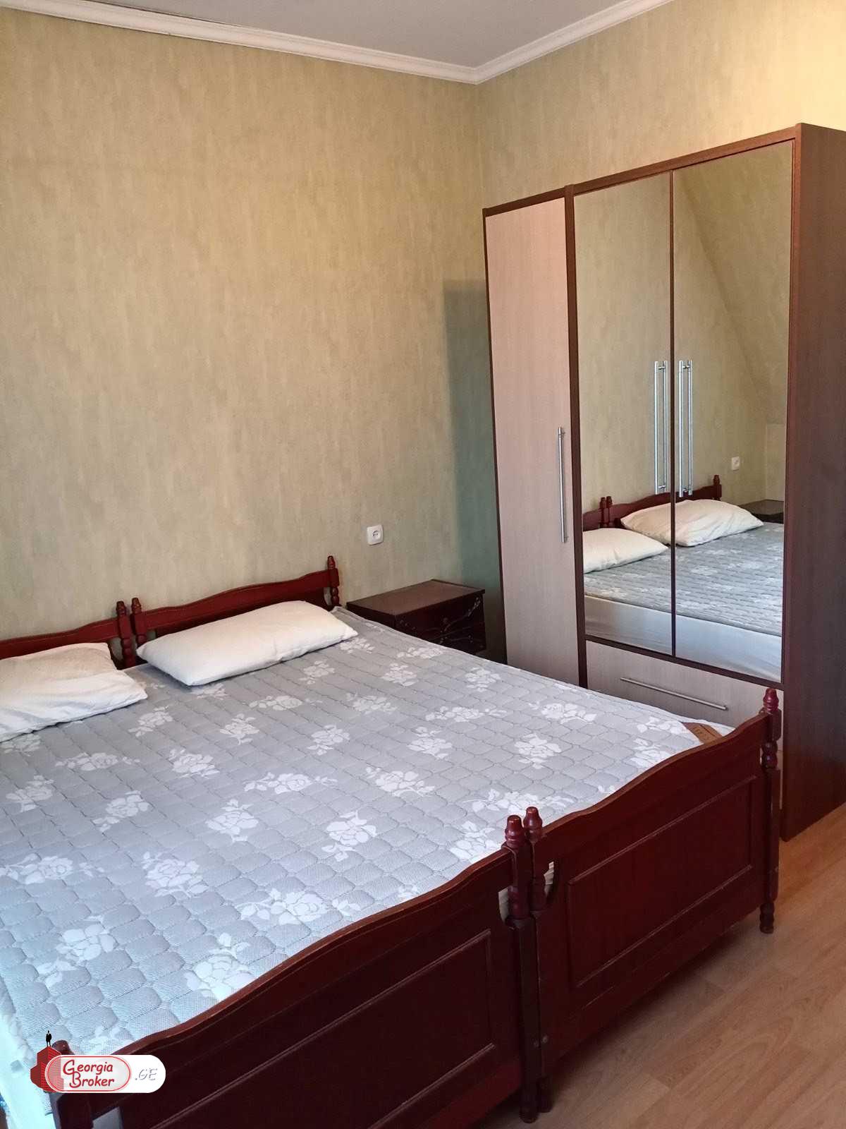 продается квартира с новым ремонтом 3-комнаты