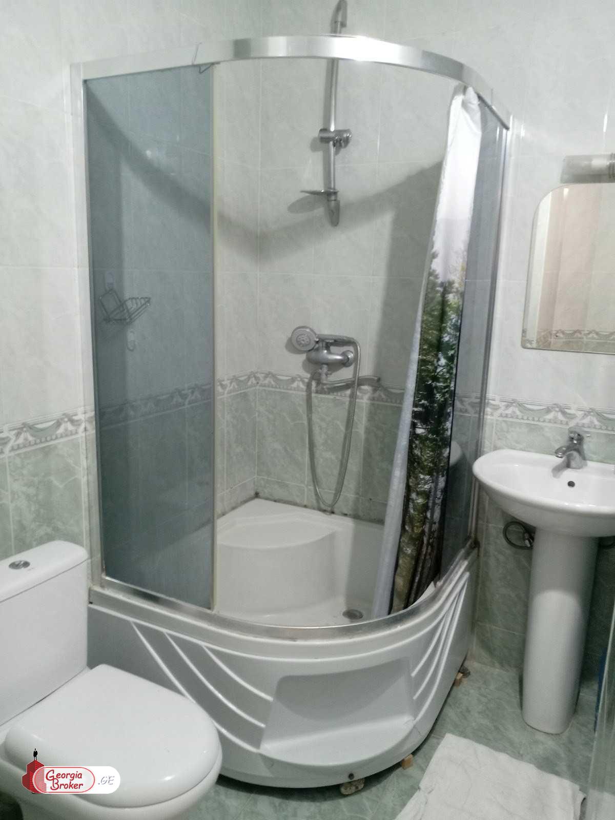 продается квартира с новым ремонтом 3-комнаты