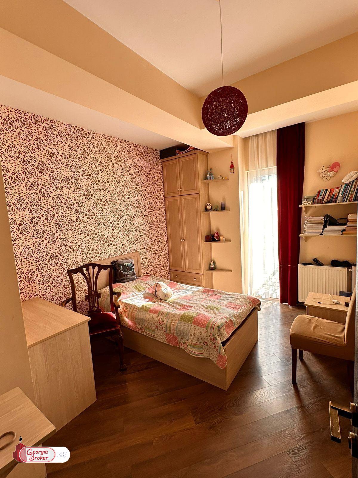 იყიდება ახალი გარემონტებული 5 ოთახიანი ბინა