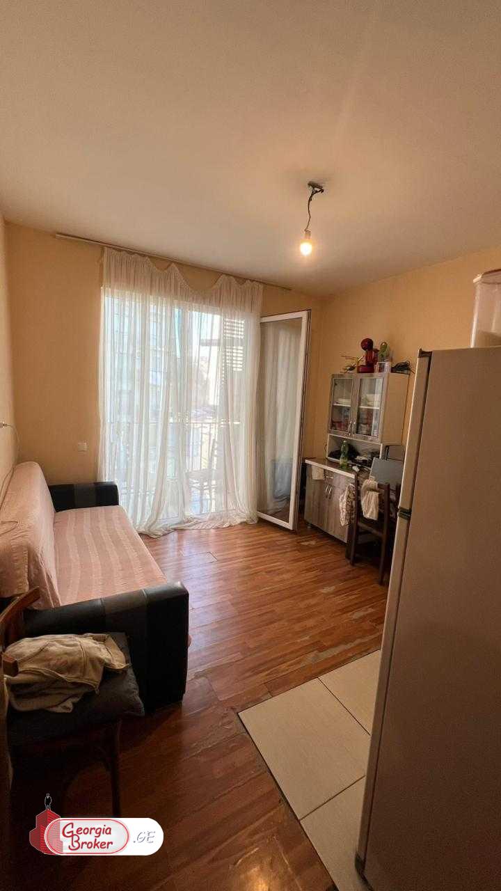 nearly repaired 2-room apartment for sale