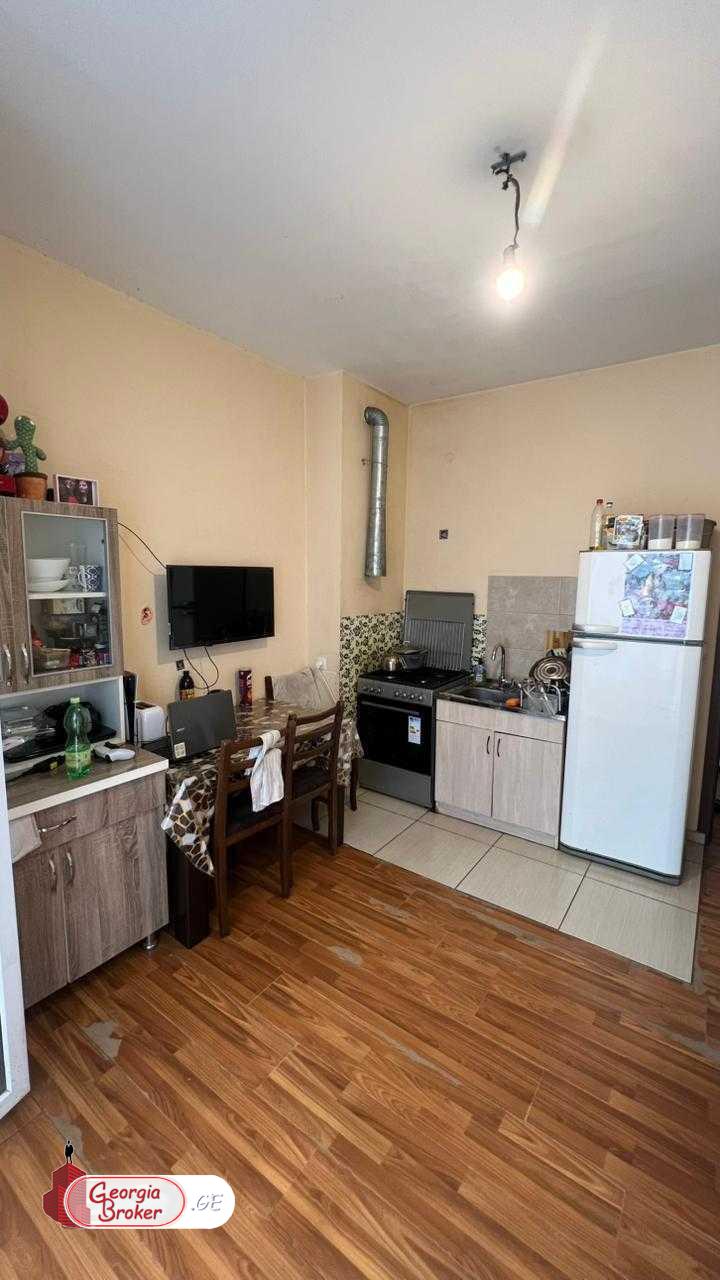 nearly repaired 2-room apartment for sale