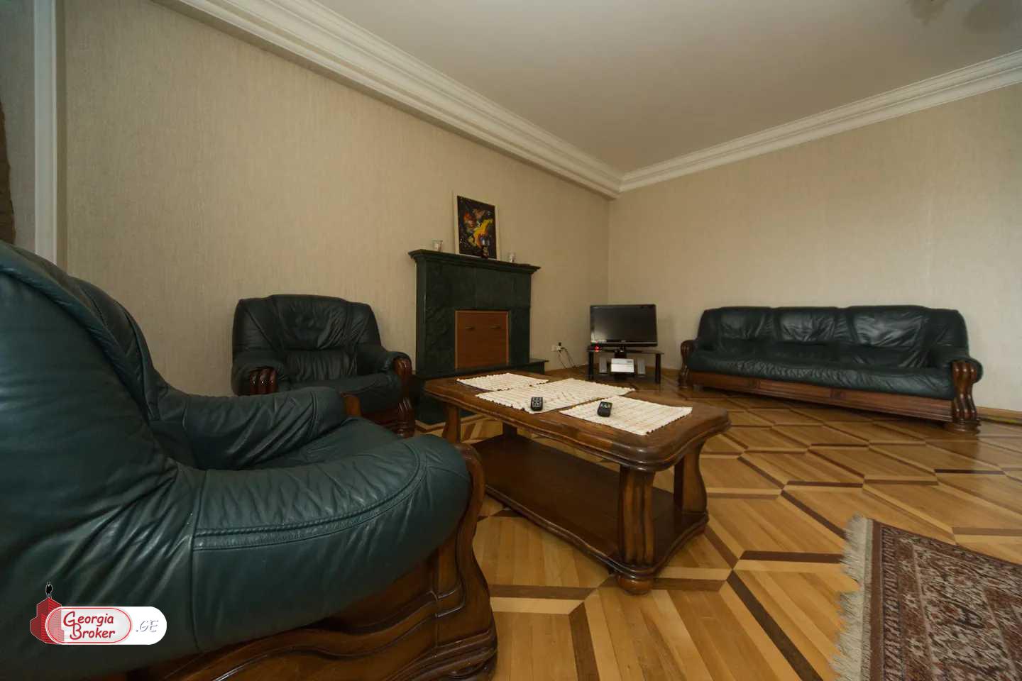 продается квартира с новым ремонтом 4-комнаты