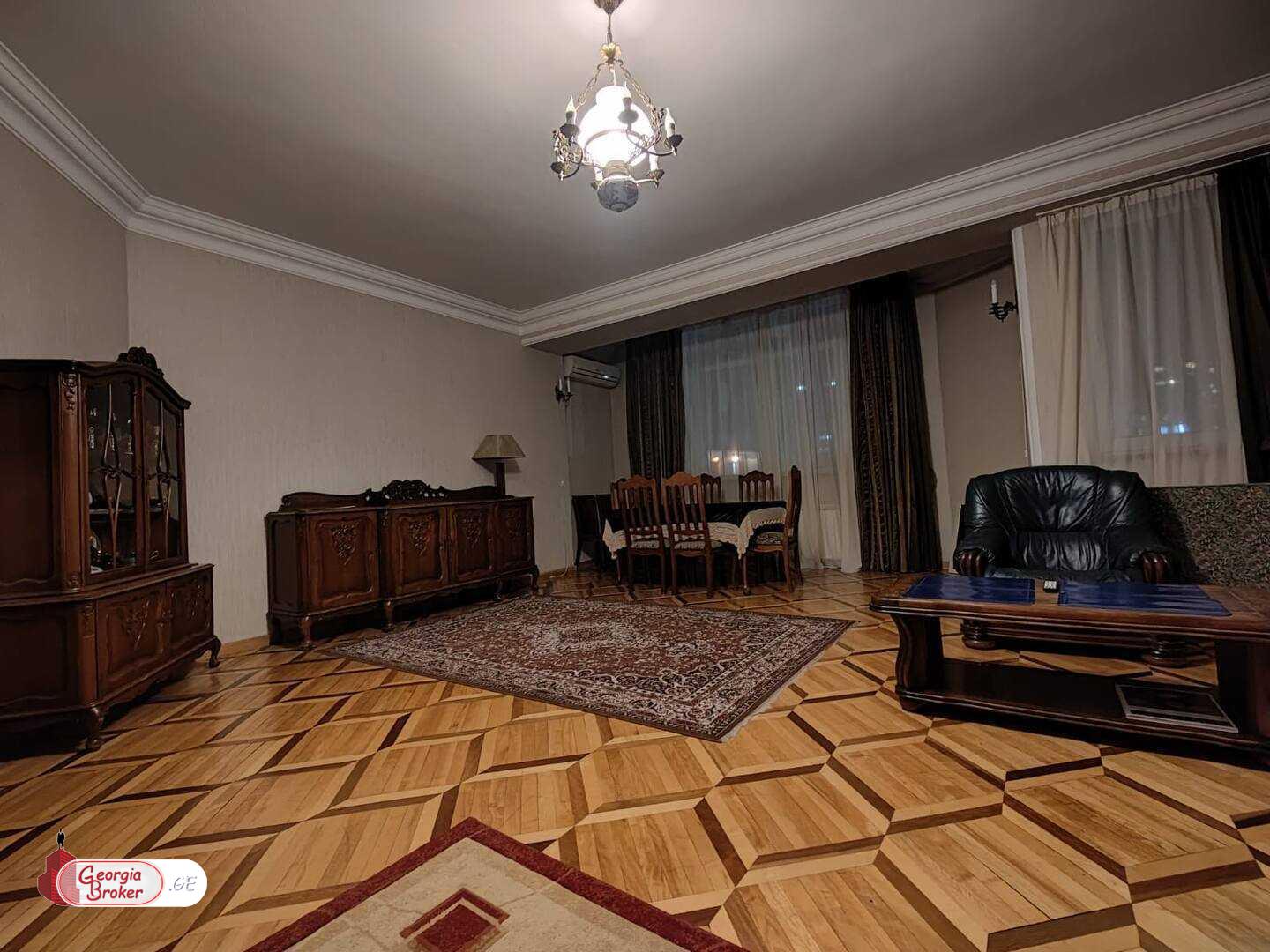 продается квартира с новым ремонтом 4-комнаты