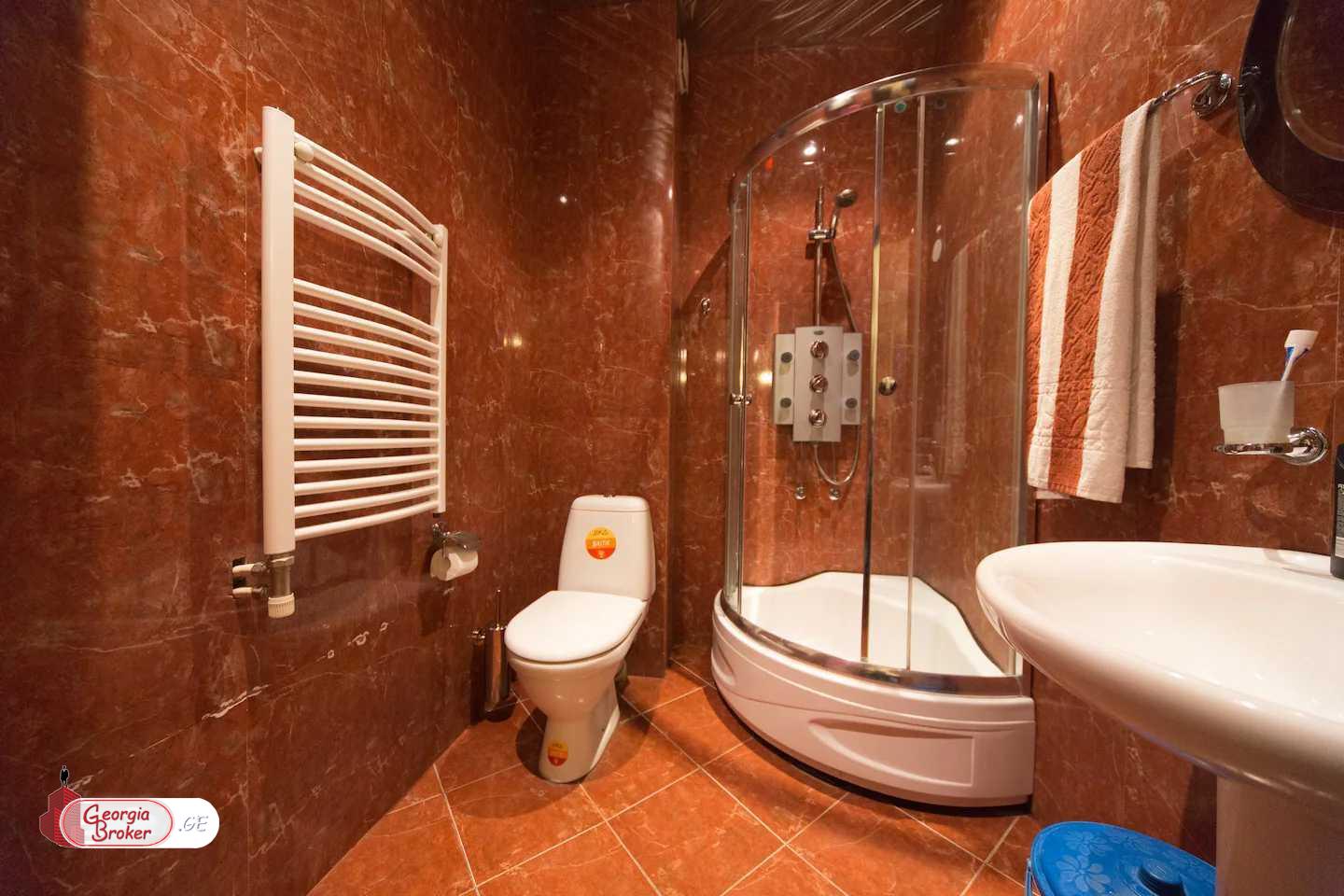 продается квартира с новым ремонтом 4-комнаты