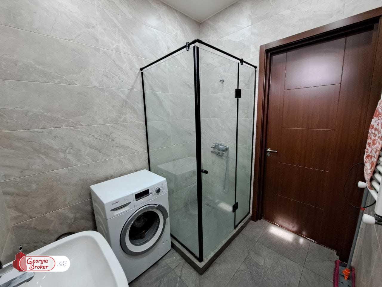 продается квартира с новым ремонтом 3-комнаты