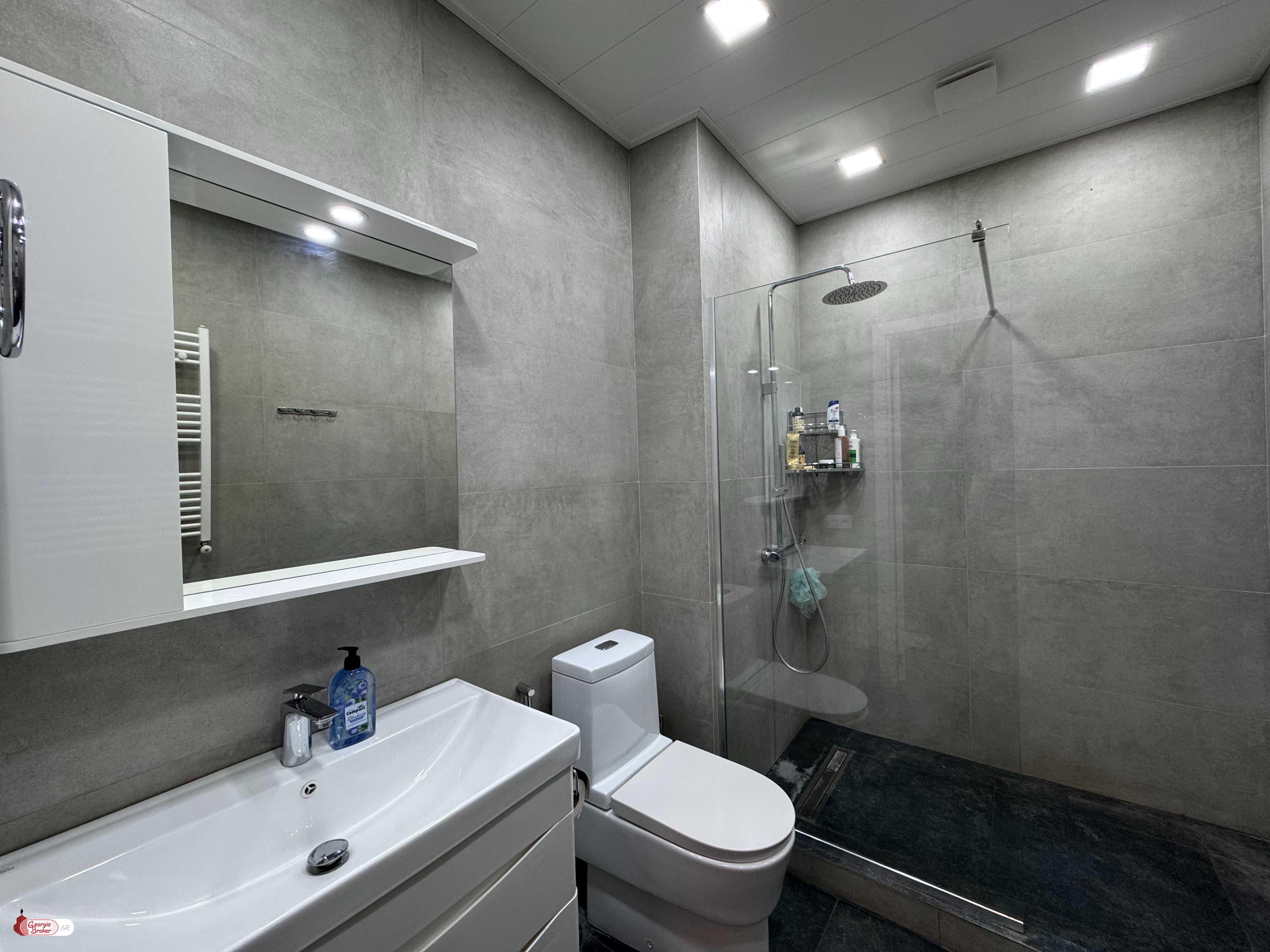 nearly repaired 2-room apartment for sale