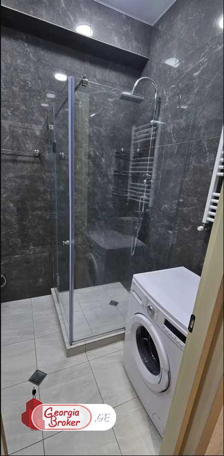 იყიდება ახალი გარემონტებული 2 ოთახიანი ბინა