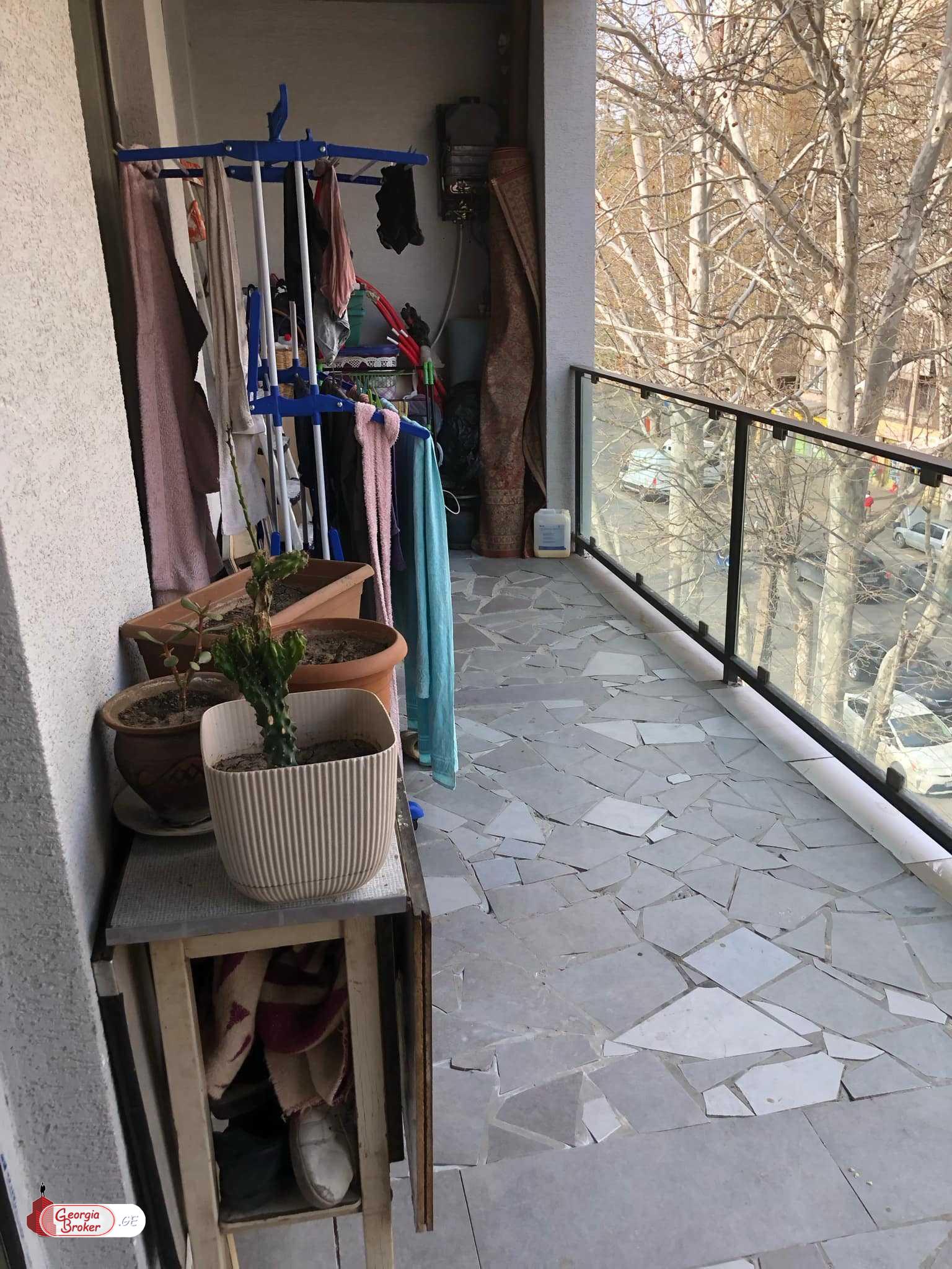 იყიდება ახალი გარემონტებული 3 ოთახიანი ბინა