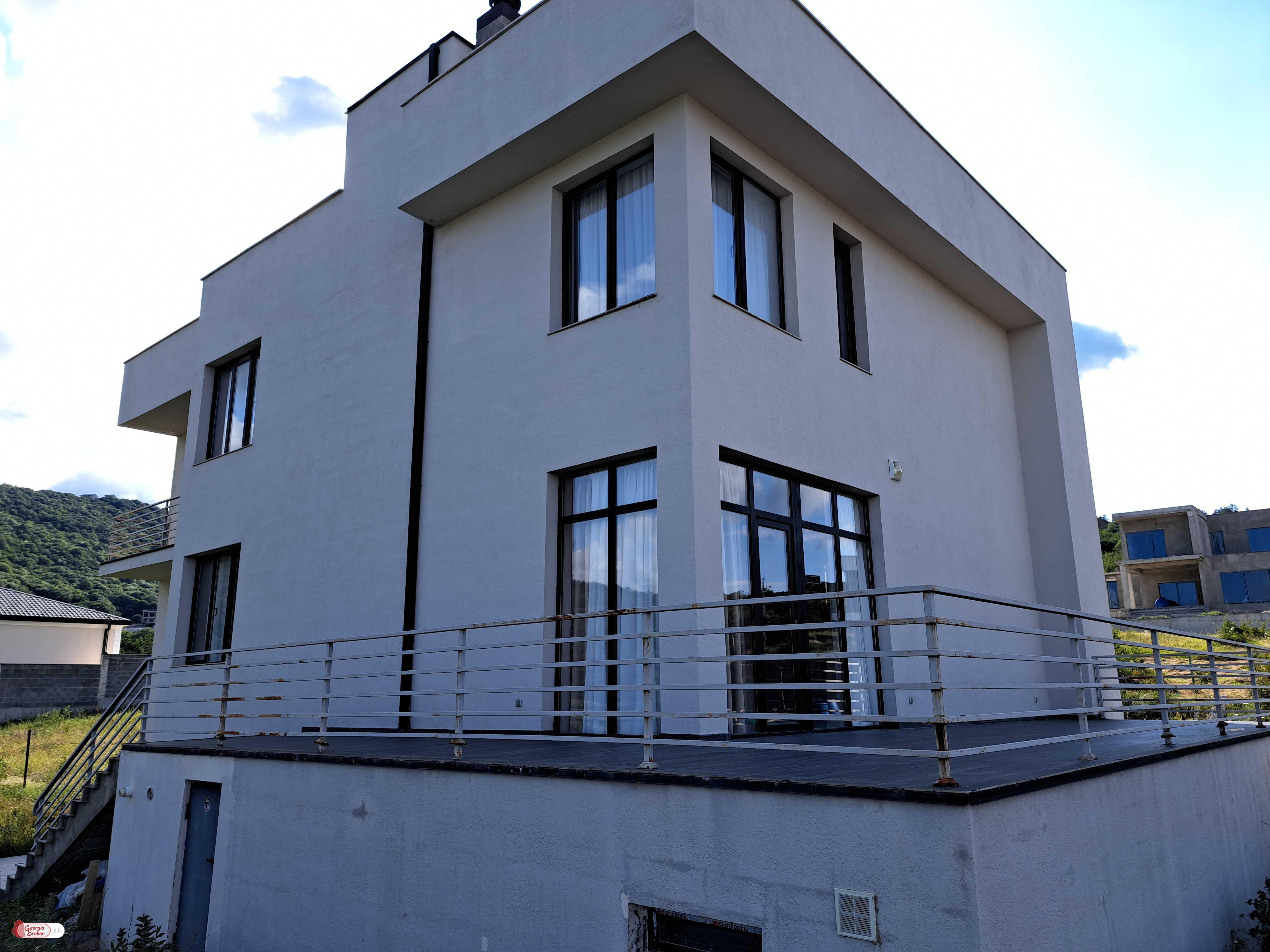 იყიდება ახალი გარემონტებული 6 ოთახიანი სახლი