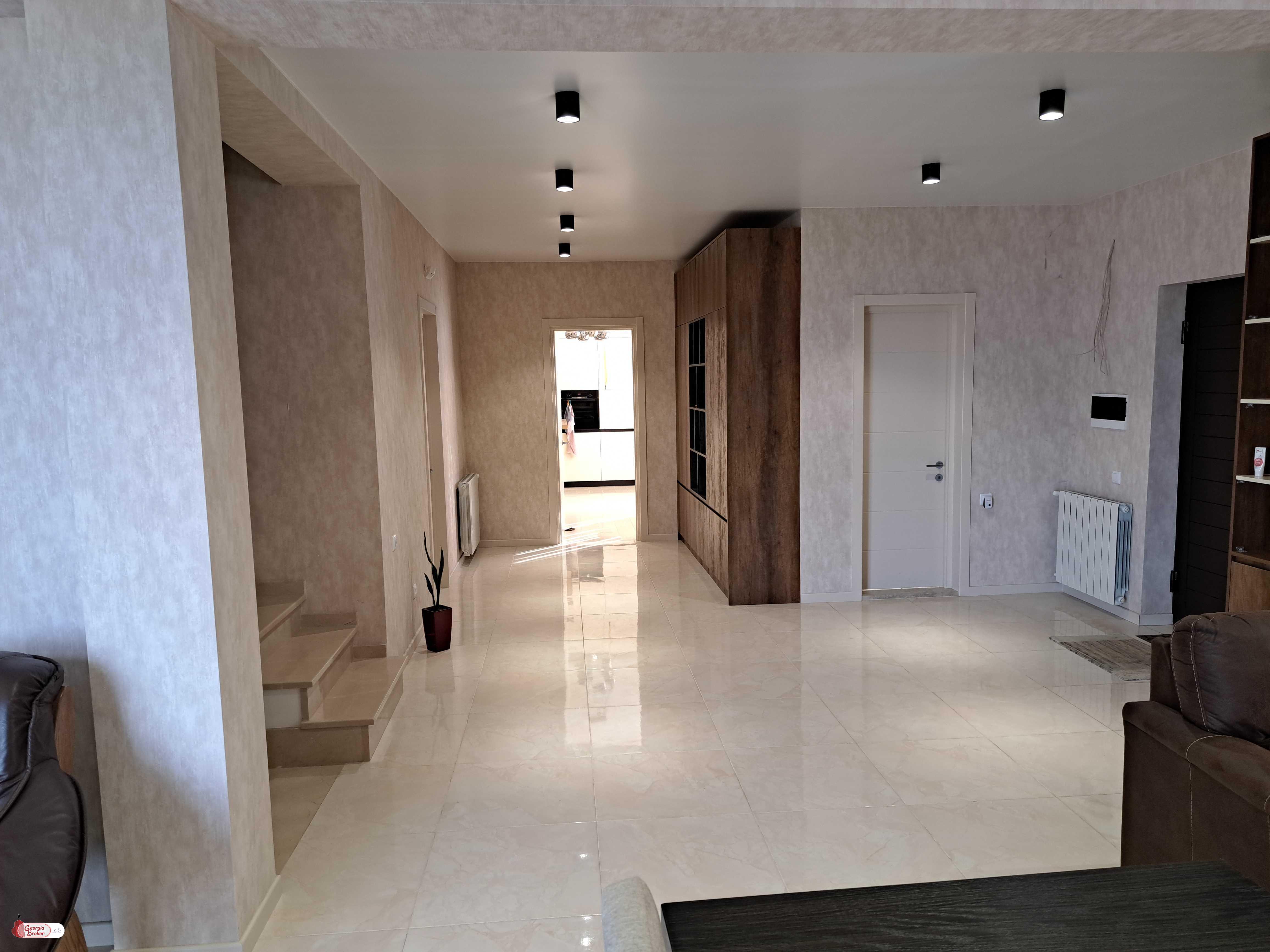 იყიდება ახალი გარემონტებული 6 ოთახიანი სახლი