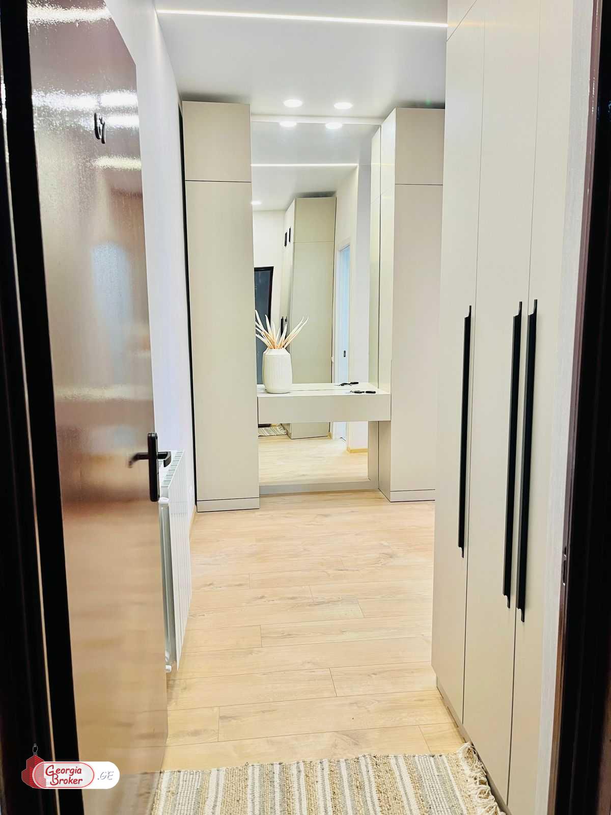 nearly repaired 3-room apartment for sale