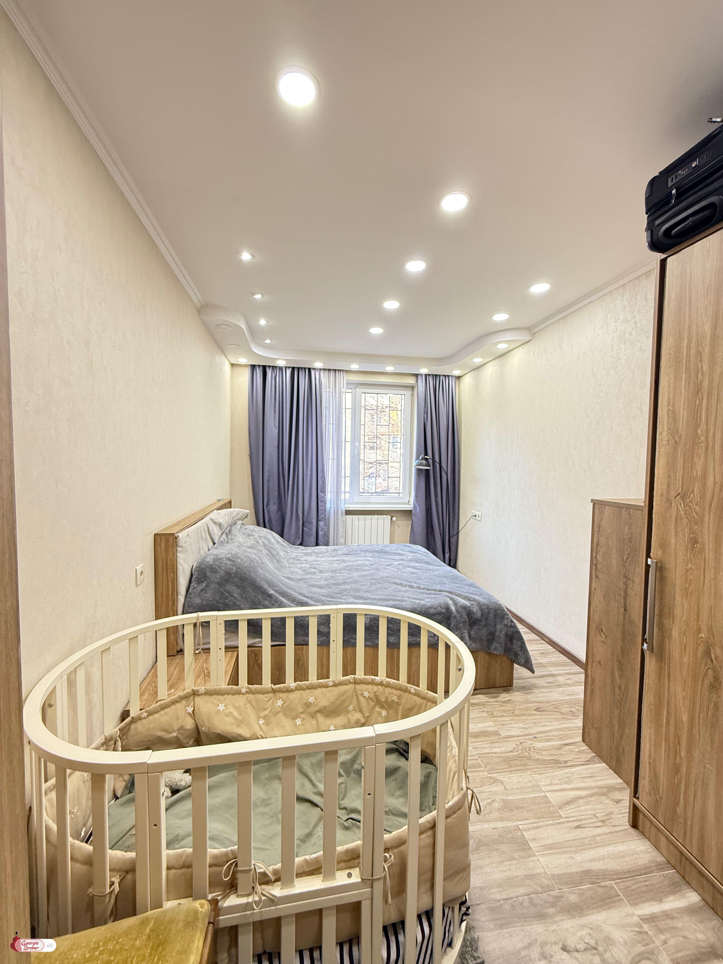 იყიდება ახალი გარემონტებული 4 ოთახიანი ბინა