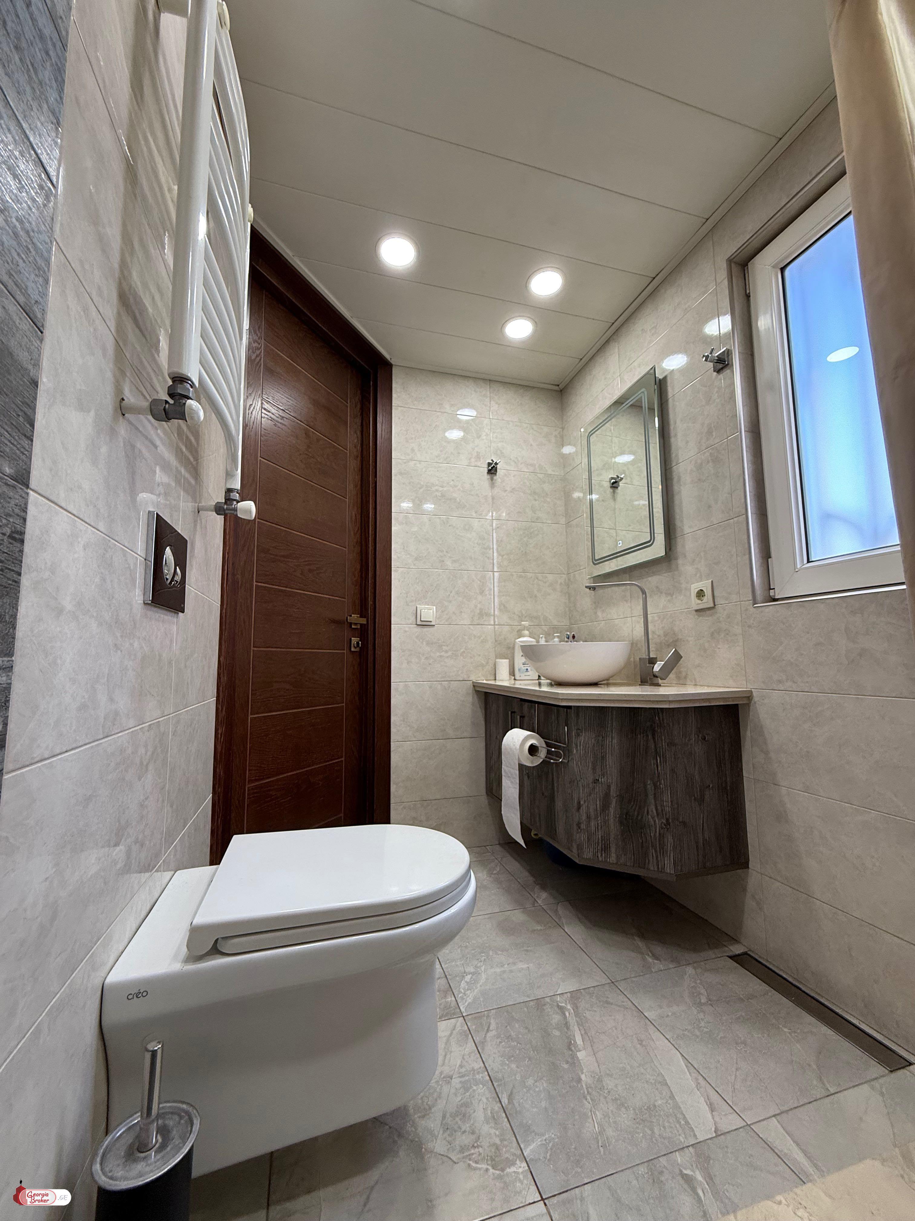 იყიდება ახალი გარემონტებული 4 ოთახიანი ბინა