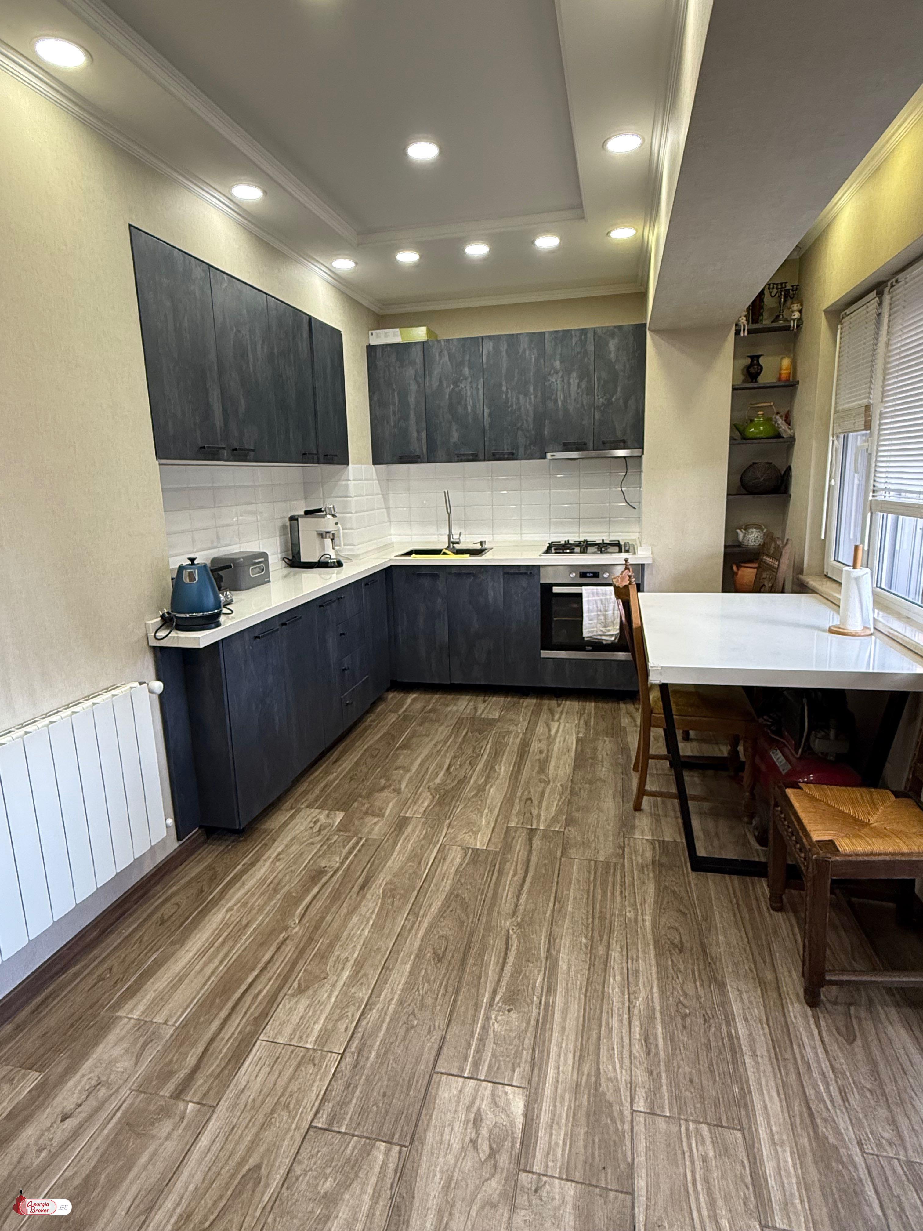 იყიდება ახალი გარემონტებული 4 ოთახიანი ბინა