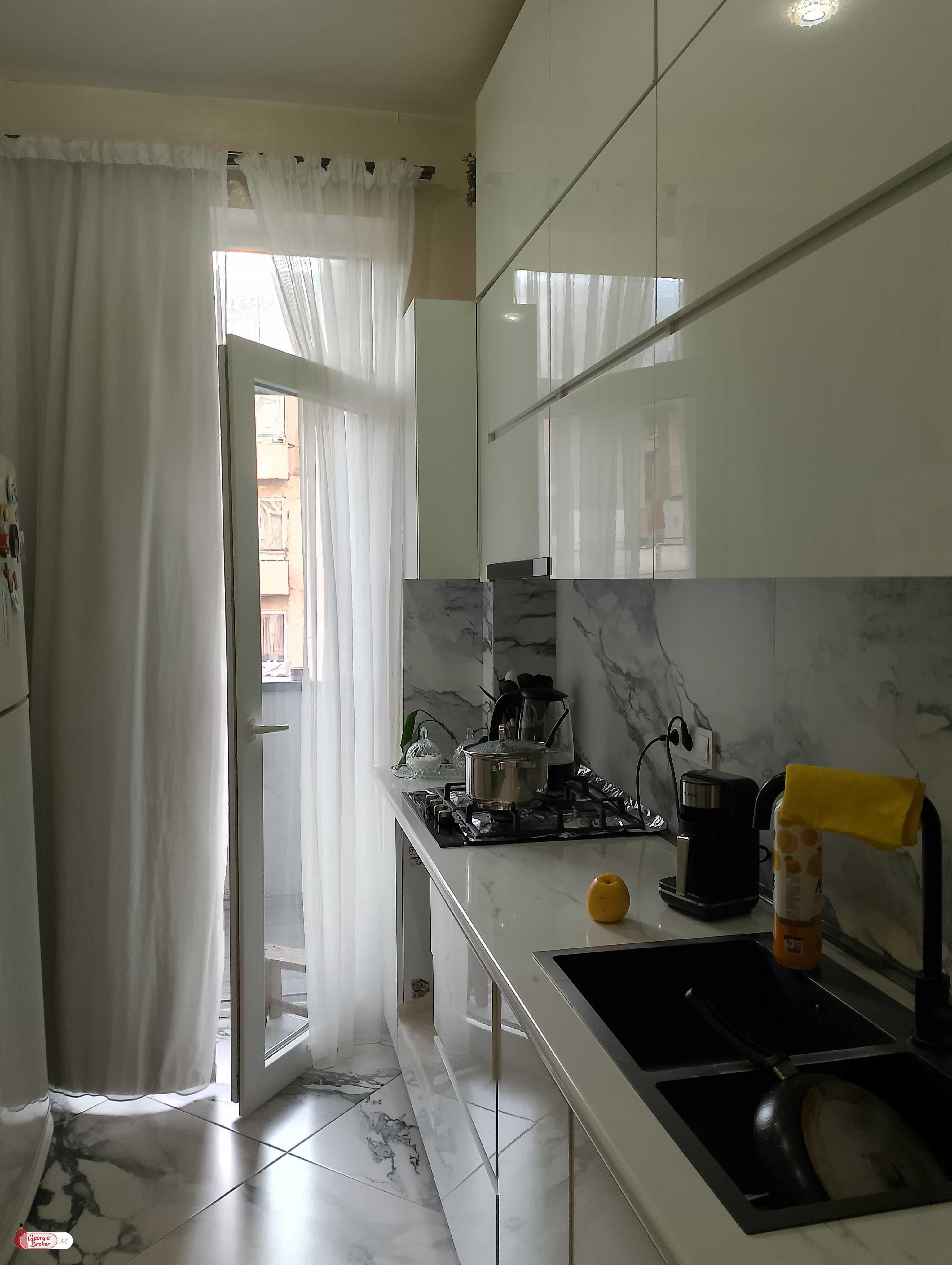 იყიდება ახალი გარემონტებული 4 ოთახიანი ბინა