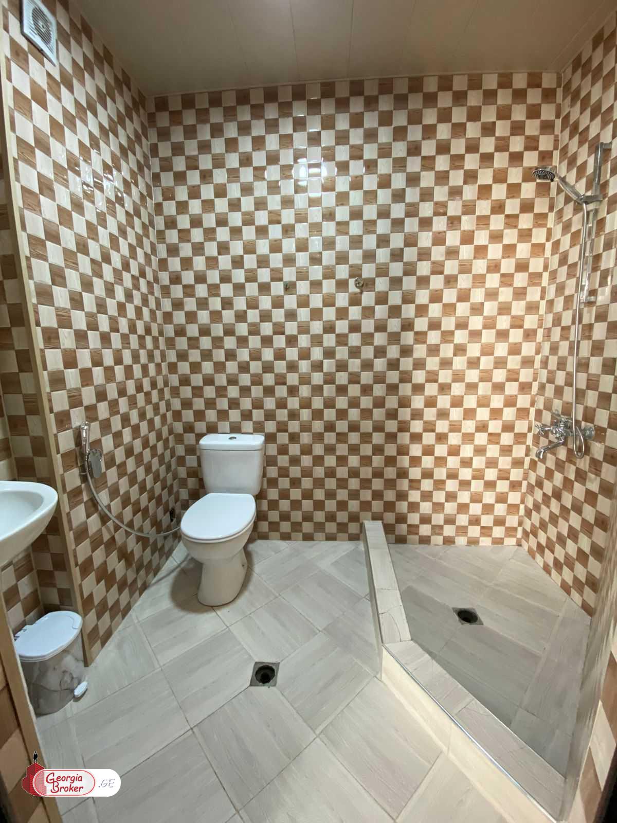 ქირავდება ახალი გარემონტებული 3 ოთახიანი ბინა