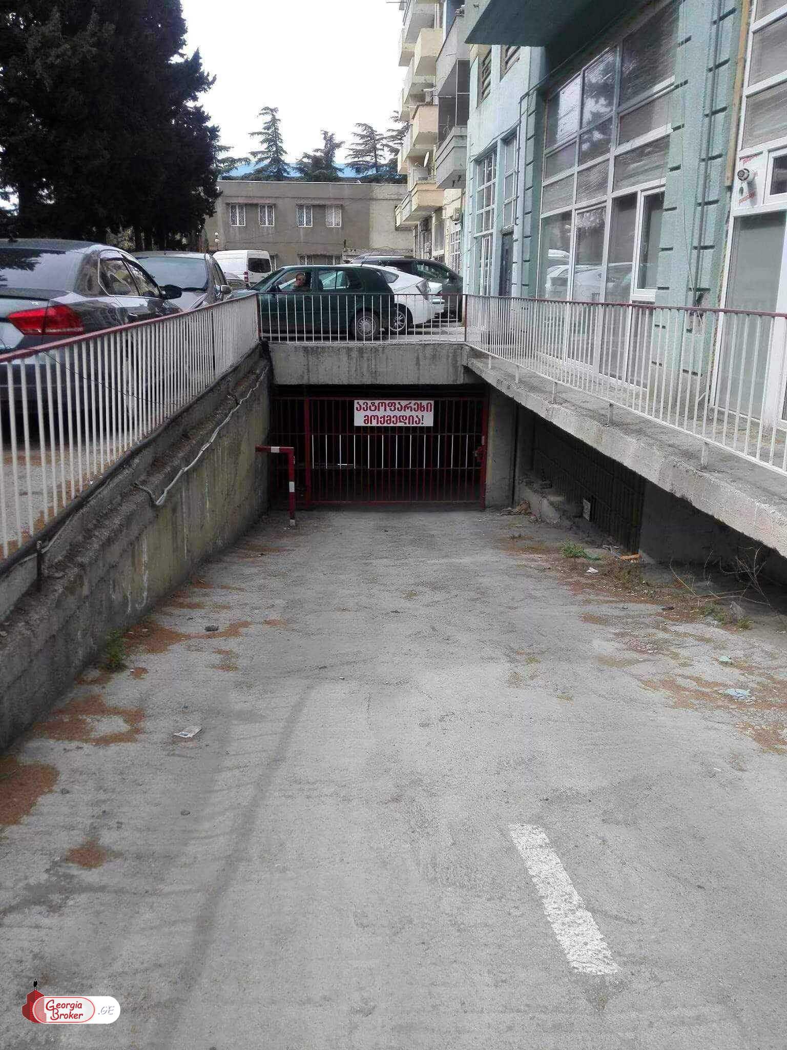 იყიდება ახალი გარემონტებული 5 ოთახიანი ბინა