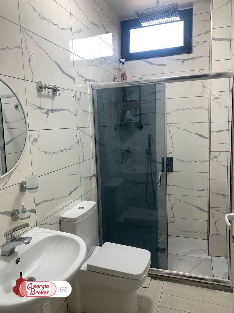 იყიდება ახალი გარემონტებული 2 ოთახიანი ბინა