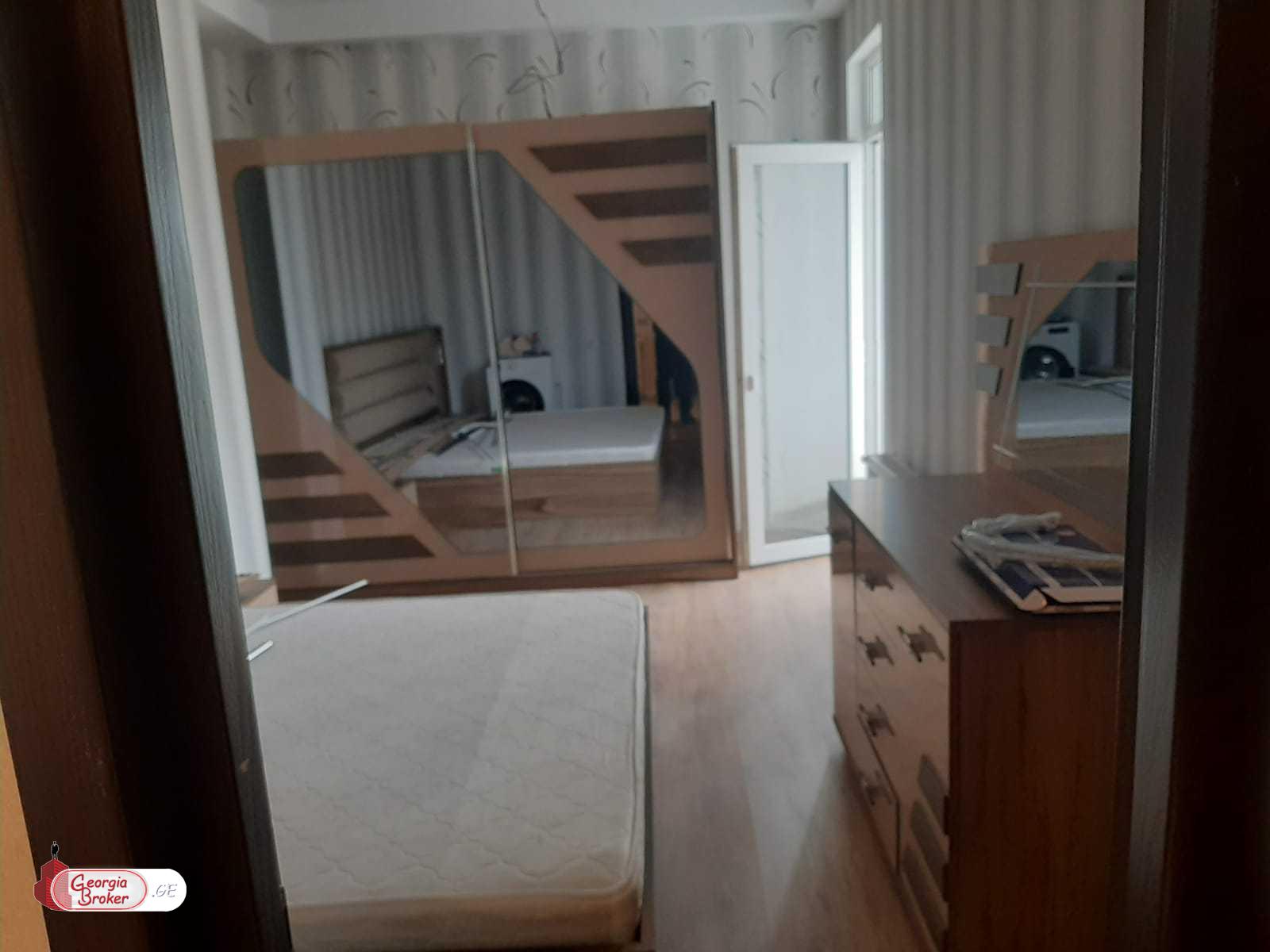 продается квартира с новым ремонтом 3-комнаты