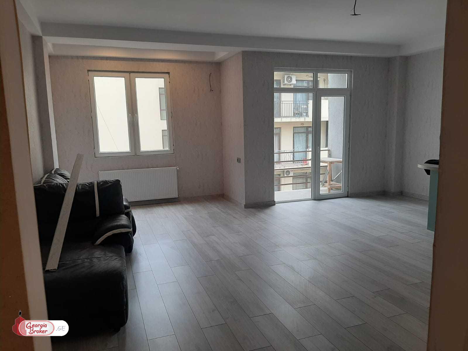 продается квартира с новым ремонтом 3-комнаты