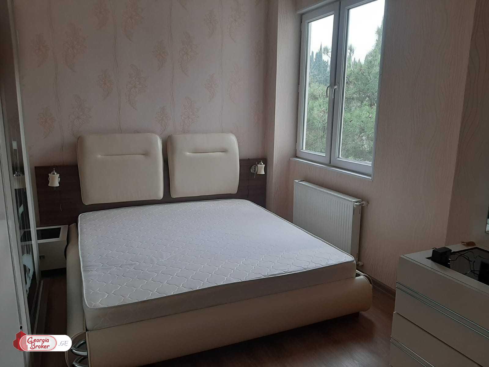 продается квартира с новым ремонтом 3-комнаты