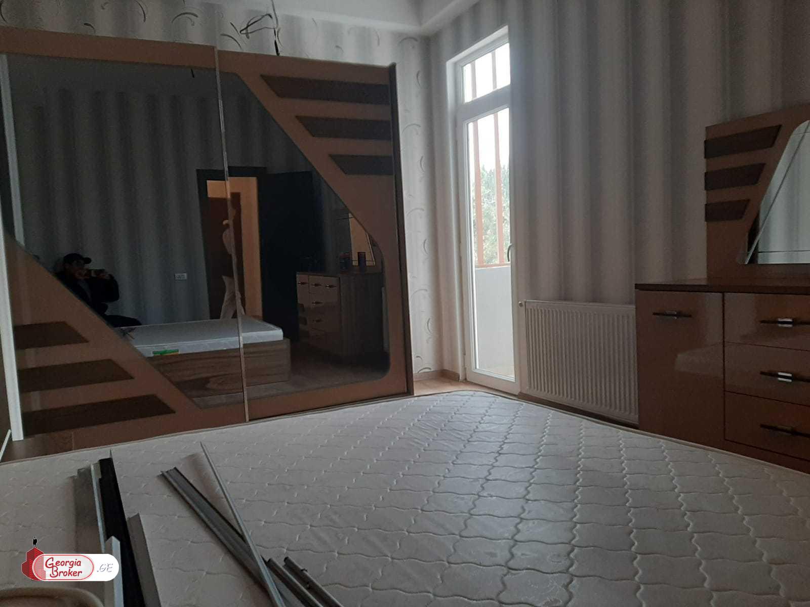 продается квартира с новым ремонтом 3-комнаты