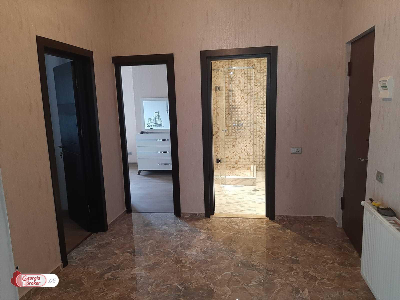 продается квартира с новым ремонтом 3-комнаты