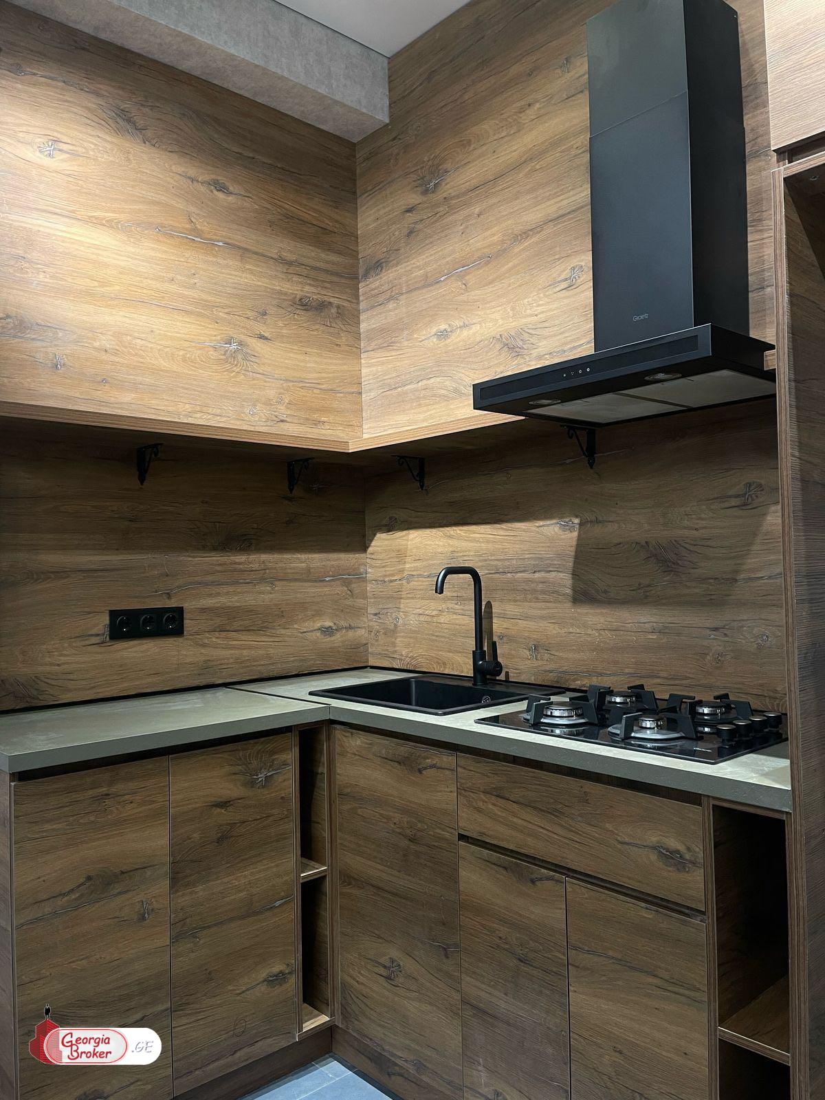 продается квартира с новым ремонтом 3-комнаты