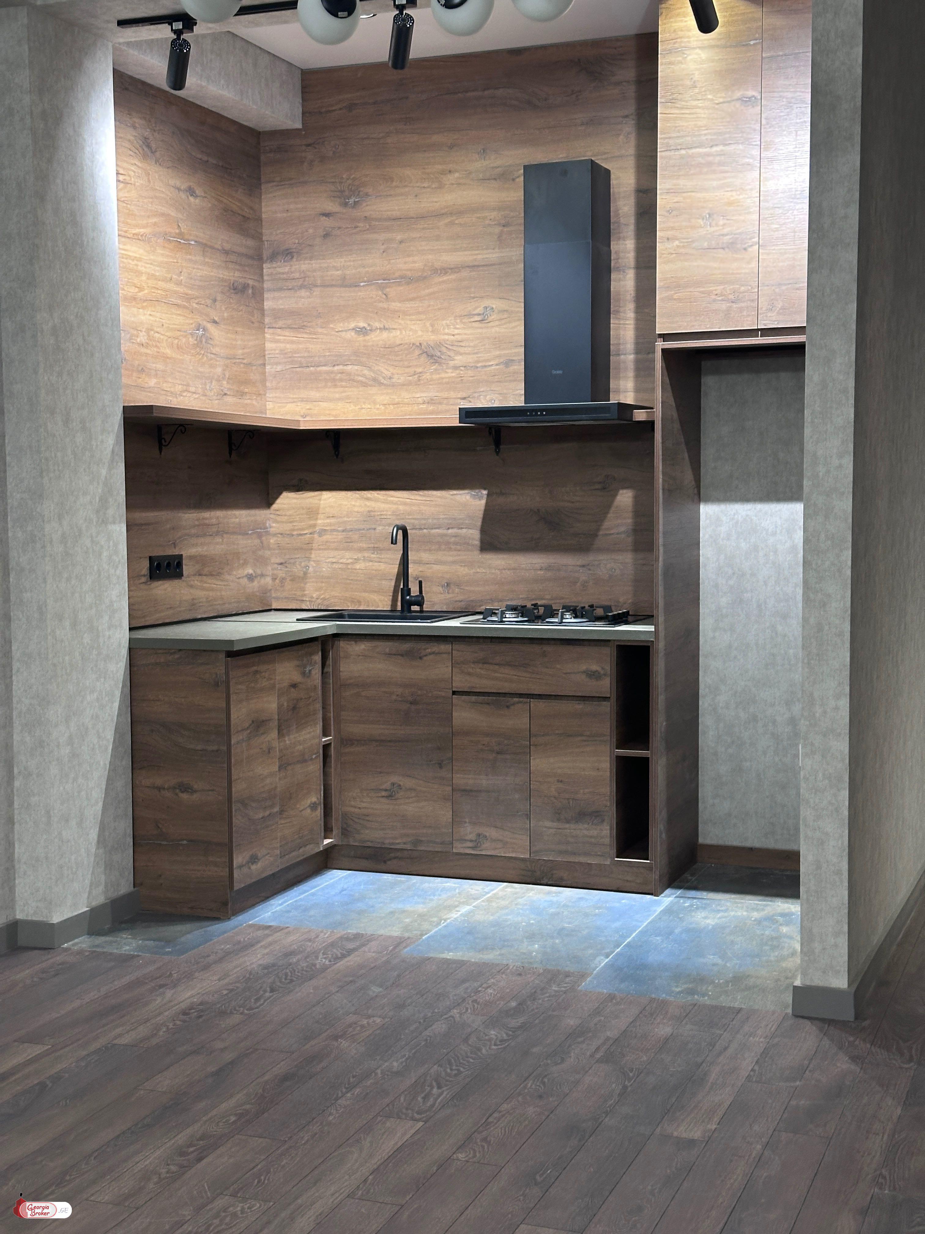 продается квартира с новым ремонтом 3-комнаты