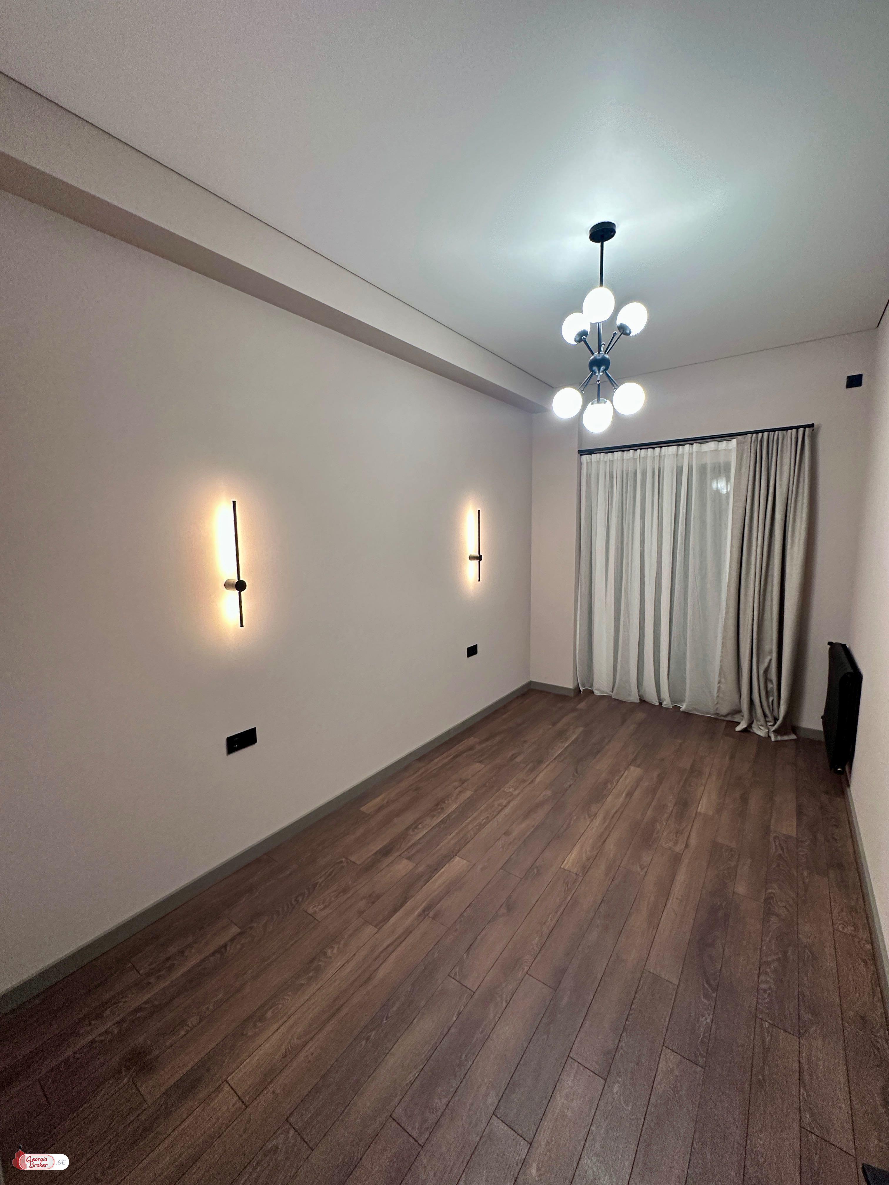 продается квартира с новым ремонтом 3-комнаты