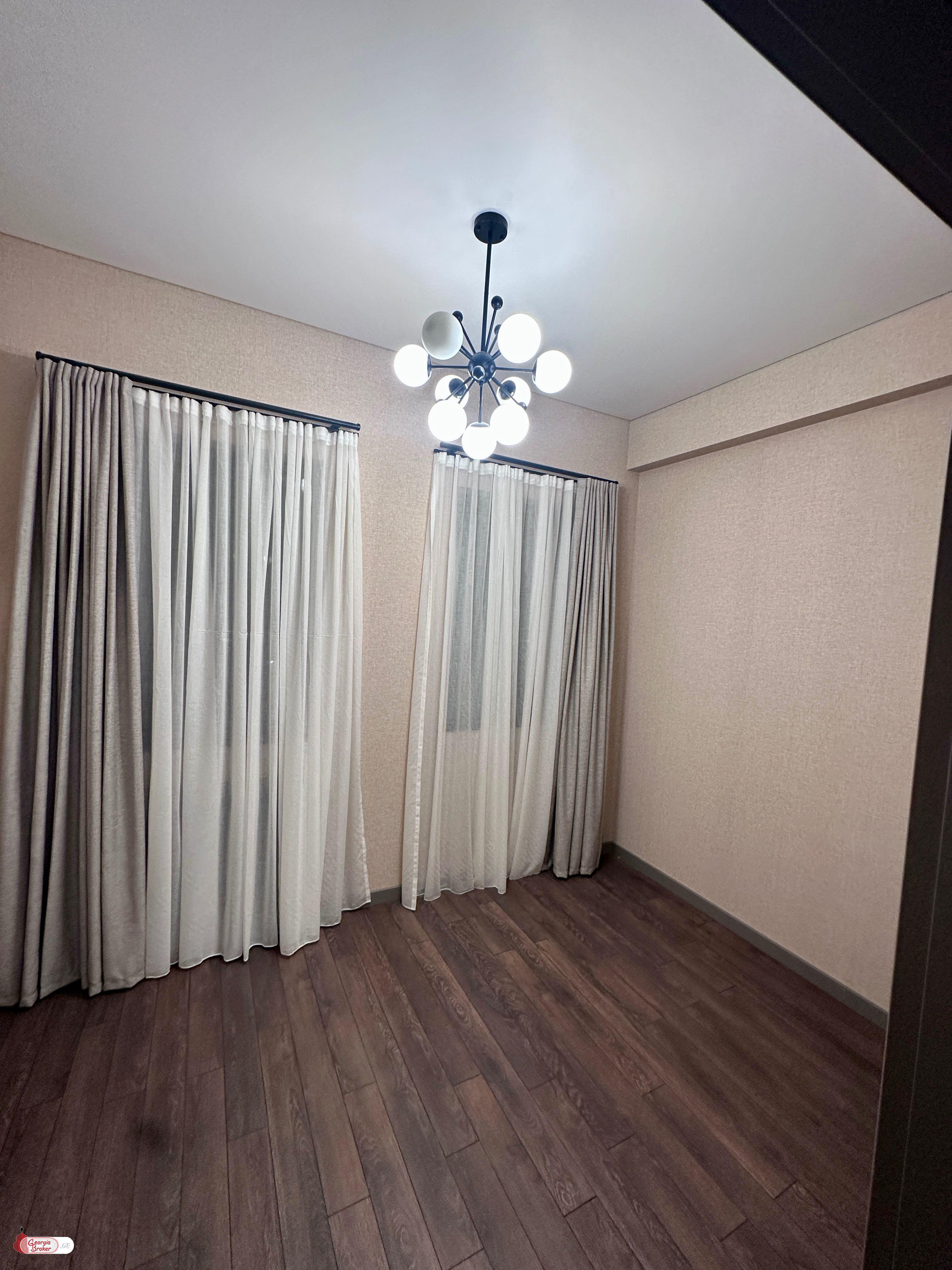 продается квартира с новым ремонтом 3-комнаты