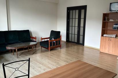 იყიდება ახალი გარემონტებული 4 ოთახიანი ბინა