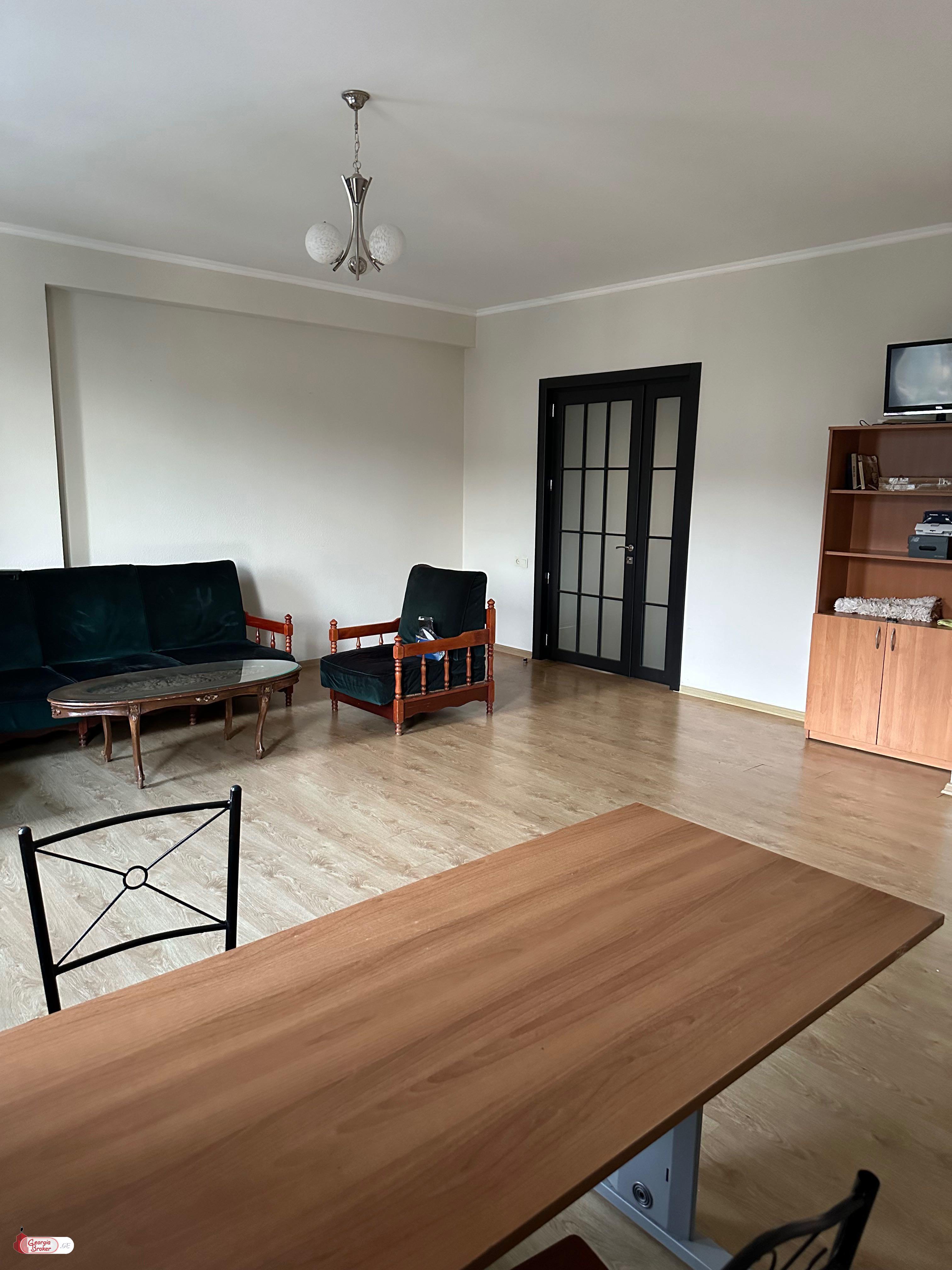 იყიდება ახალი გარემონტებული 4 ოთახიანი ბინა