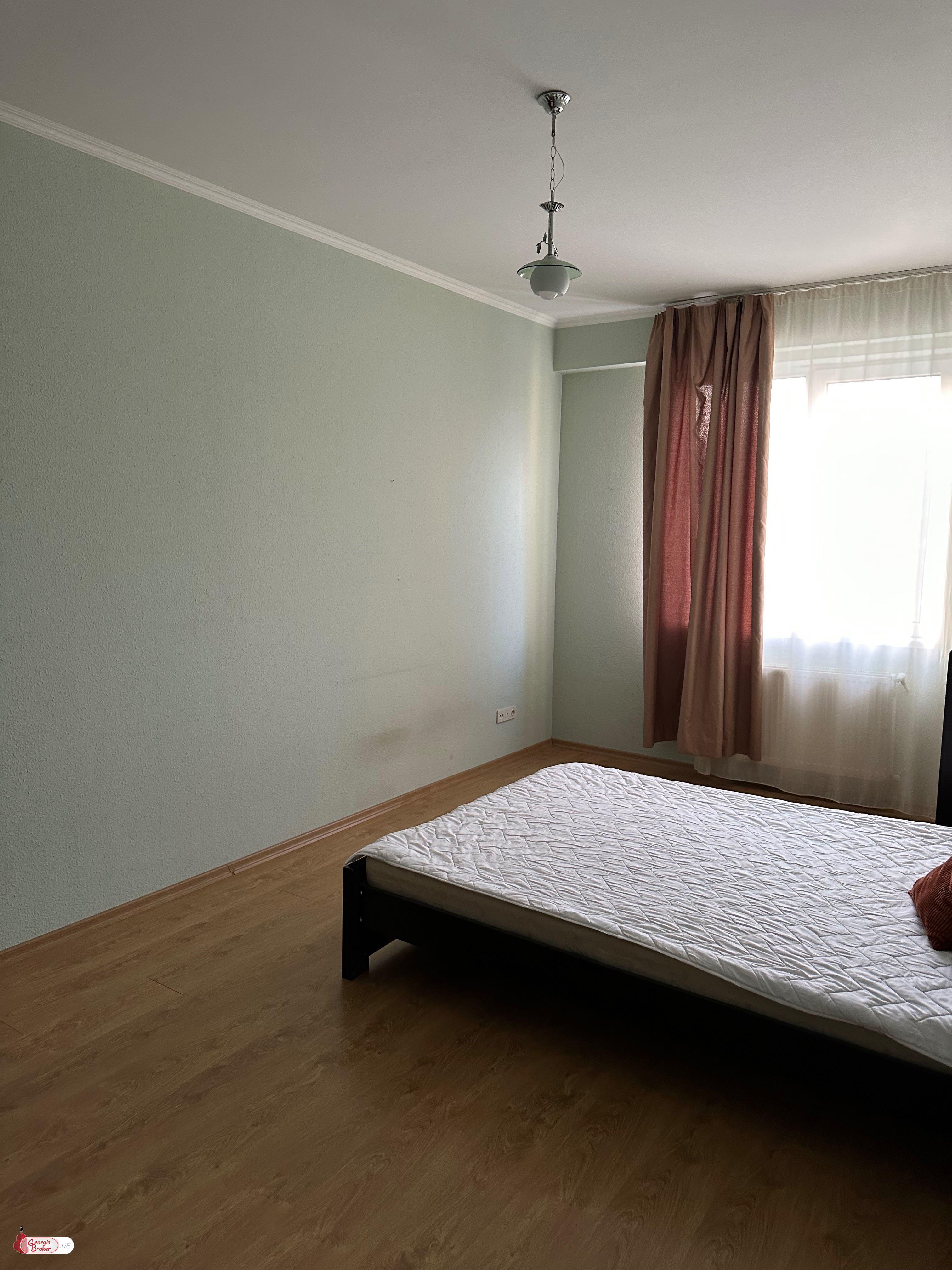 იყიდება ახალი გარემონტებული 4 ოთახიანი ბინა