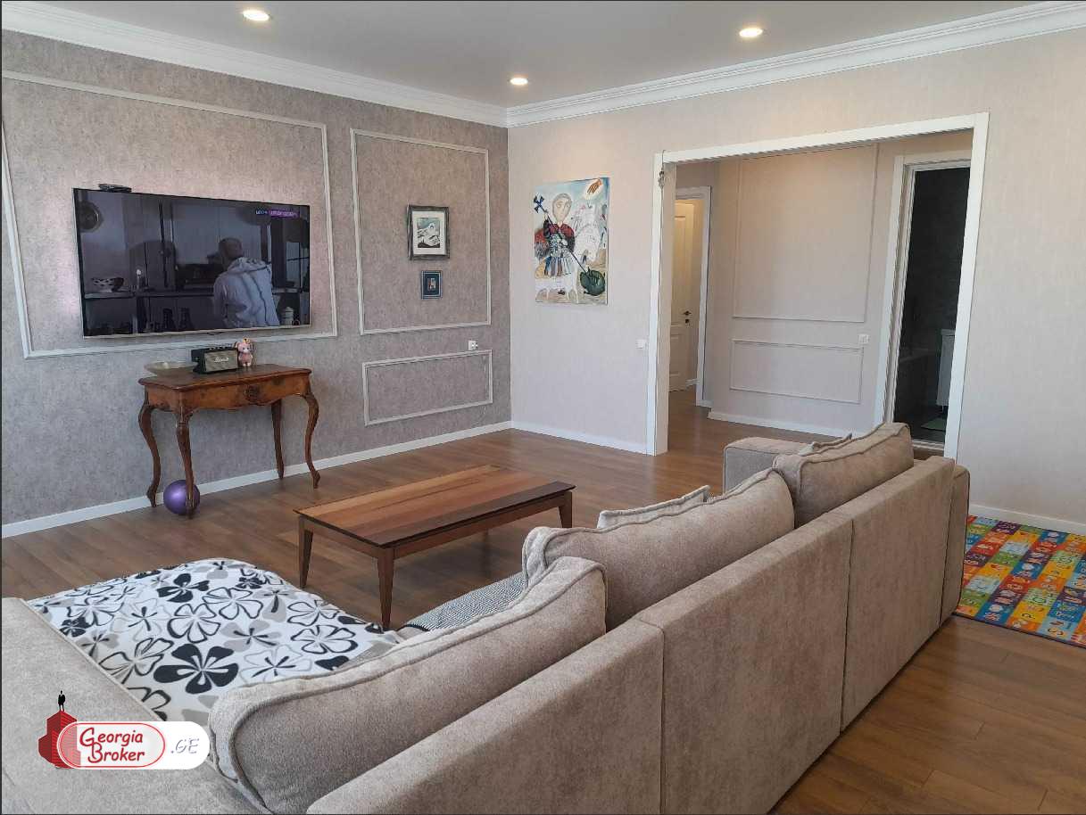 იყიდება ახალი გარემონტებული 4 ოთახიანი ბინა