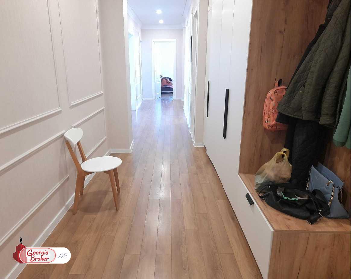 იყიდება ახალი გარემონტებული 4 ოთახიანი ბინა