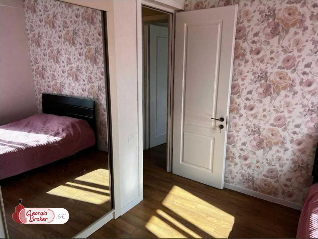 იყიდება ახალი გარემონტებული 4 ოთახიანი ბინა