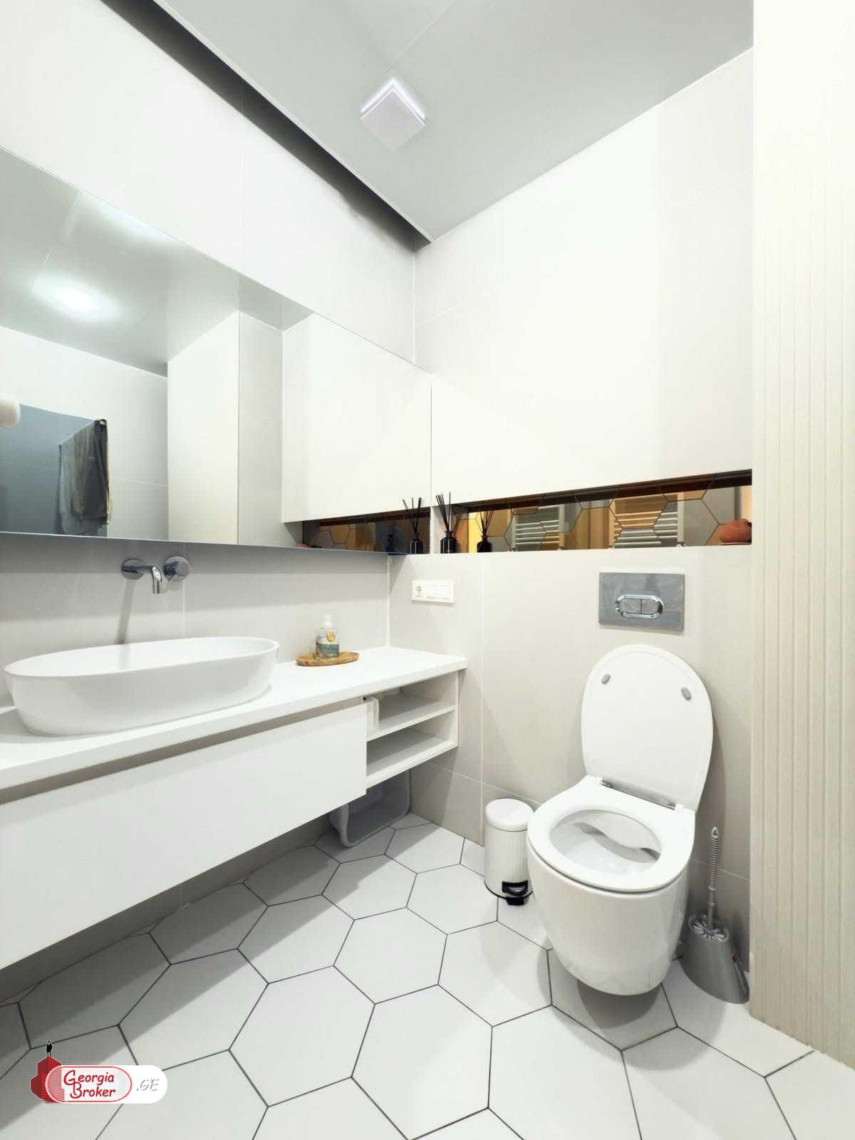 იყიდება ახალი გარემონტებული 2 ოთახიანი ბინა