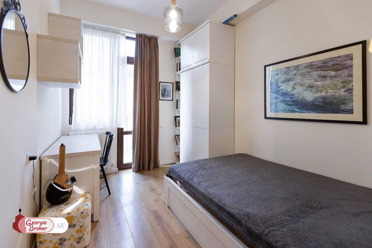 nearly repaired 3-room apartment for sale