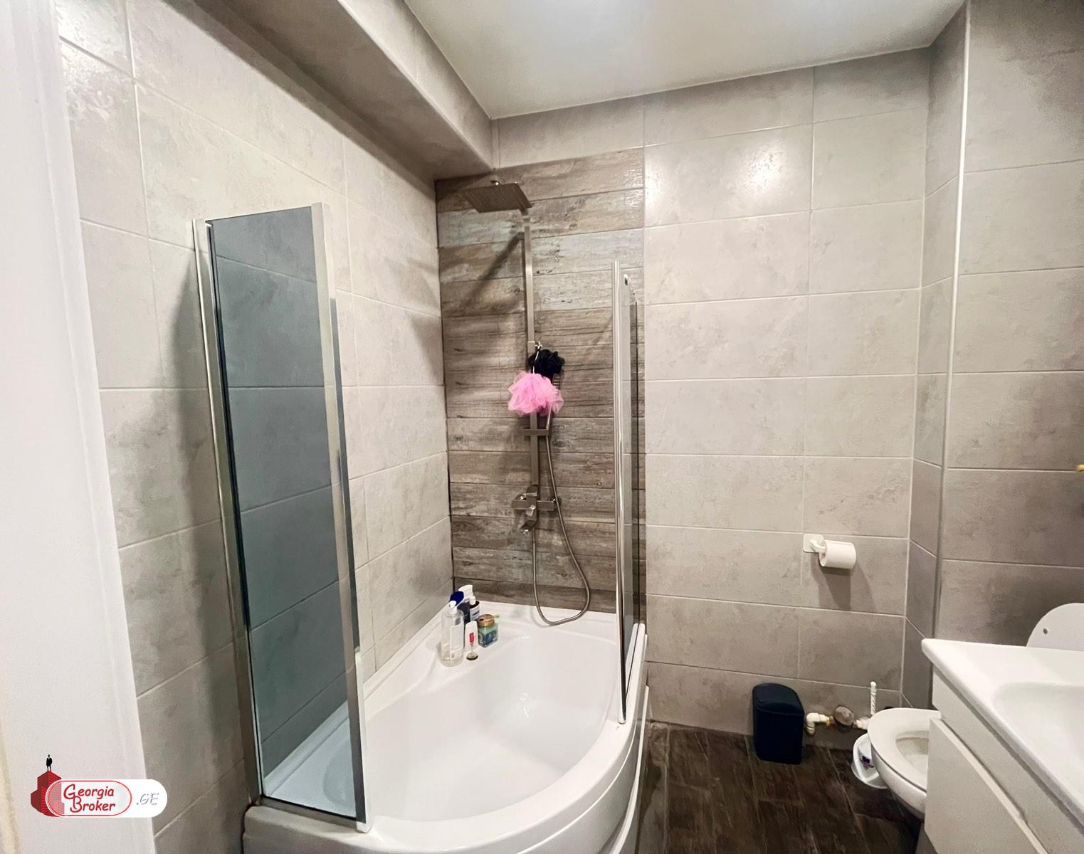 იყიდება ახალი გარემონტებული 3 ოთახიანი ბინა