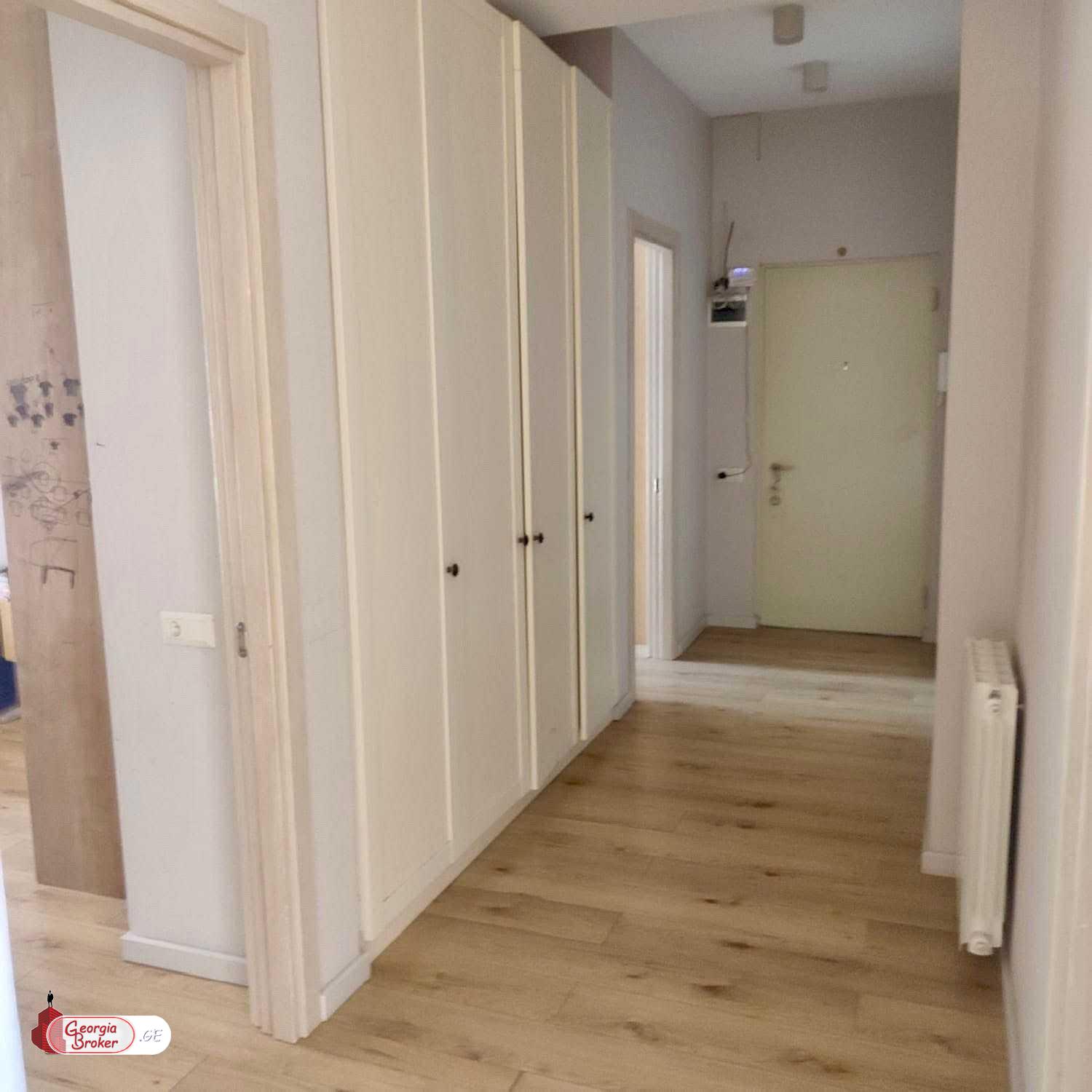 იყიდება ახალი გარემონტებული 4 ოთახიანი ბინა