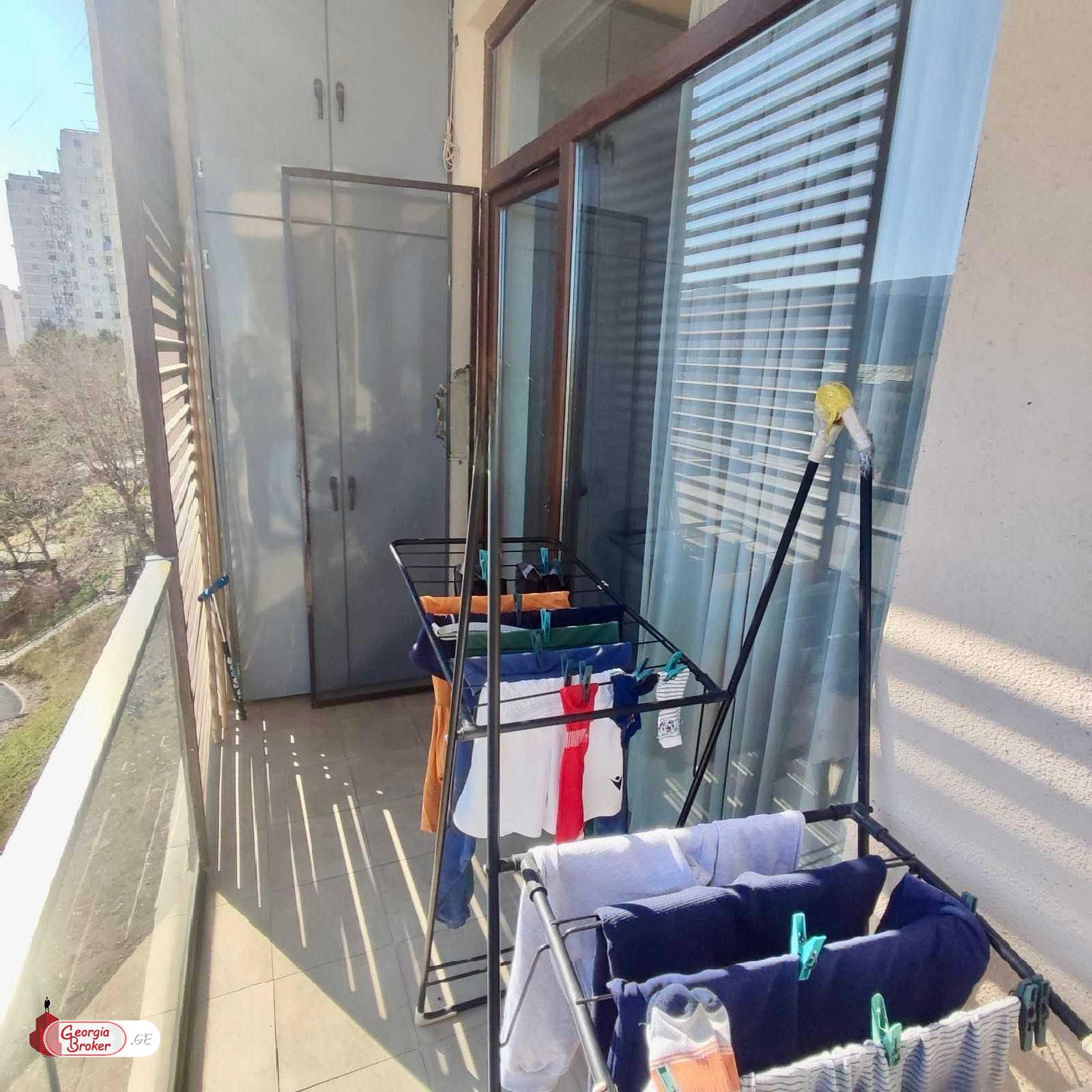 იყიდება ახალი გარემონტებული 4 ოთახიანი ბინა