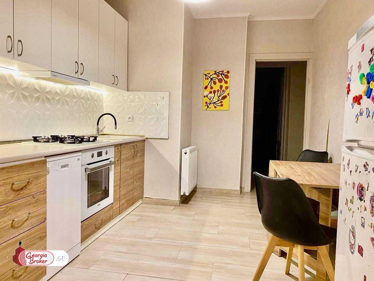 продается квартира с новым ремонтом 3-комнаты